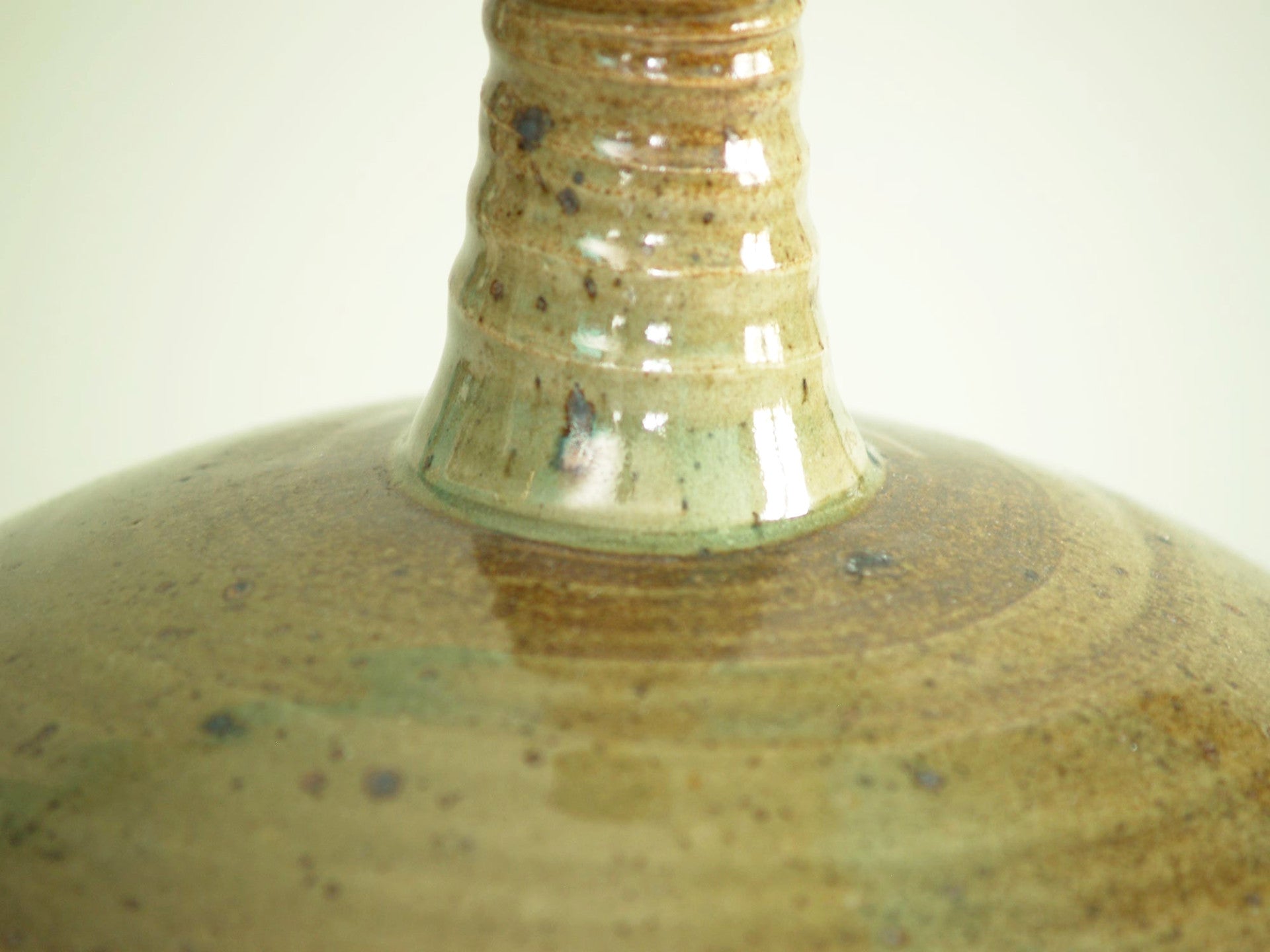 Lampe Boule de Pierre Digan et Janet Stedman, France (vers 1970)..Ball stoneware lamp by Pierre Digan et Janet Stedman, France (circa 1970)
