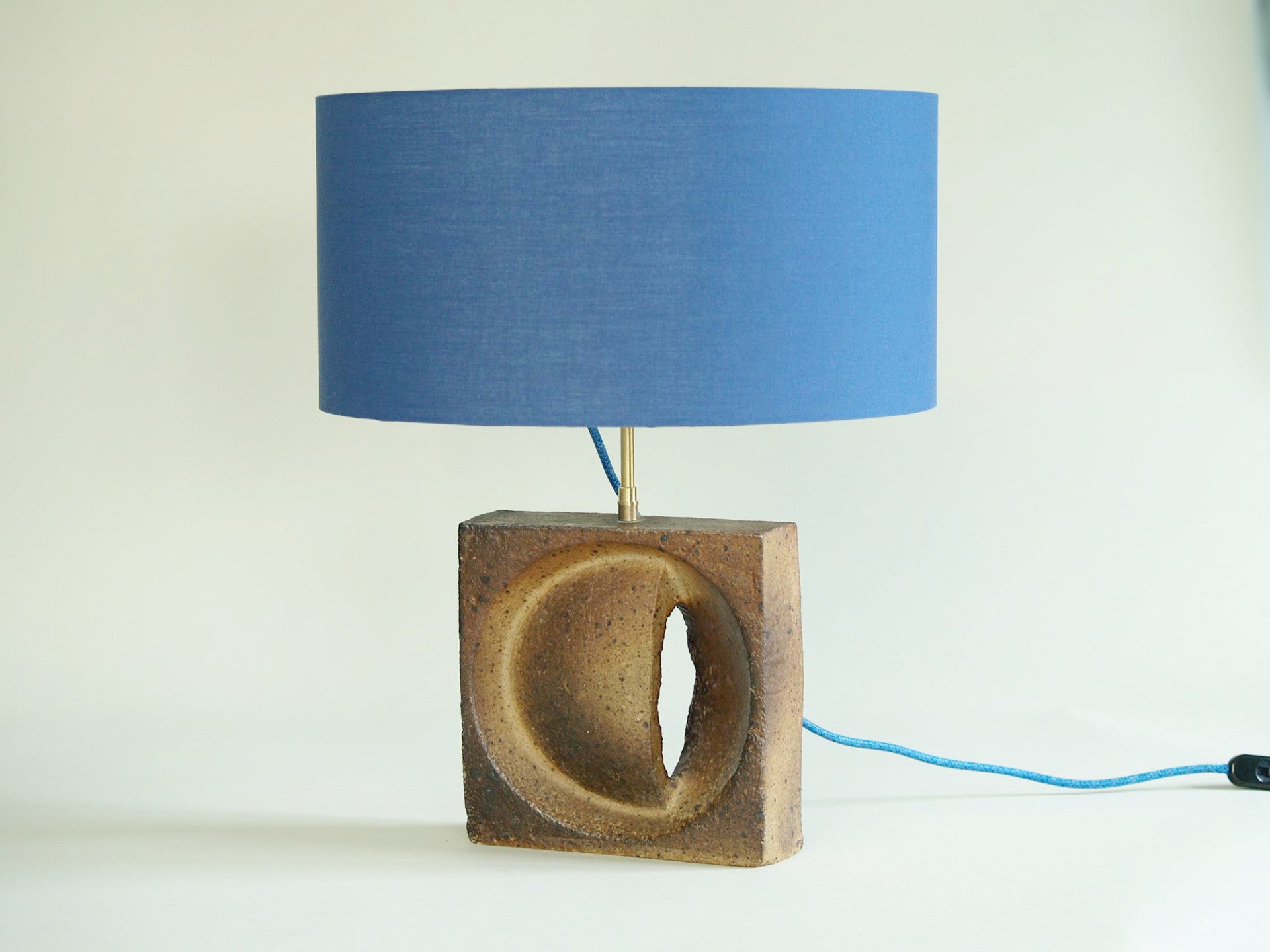 Lampe sculpturale de Pierre Digan et Janet Stedman, France (vers 1975)..Sculptural claustra lamp by Pierre Digan et Janet Stedman, France (circa 1975)