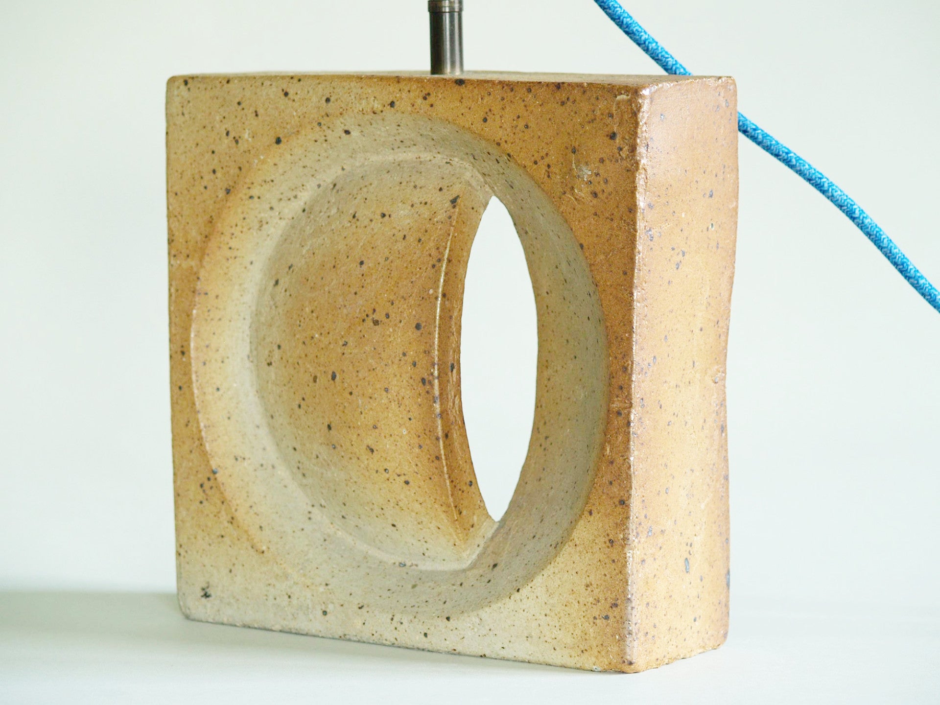 Lampe sculpturale de Pierre Digan et Janet Stedman, France (vers 1975)..Sculptural lamp by Pierre Digan et Janet Stedman, France (circa 1975)