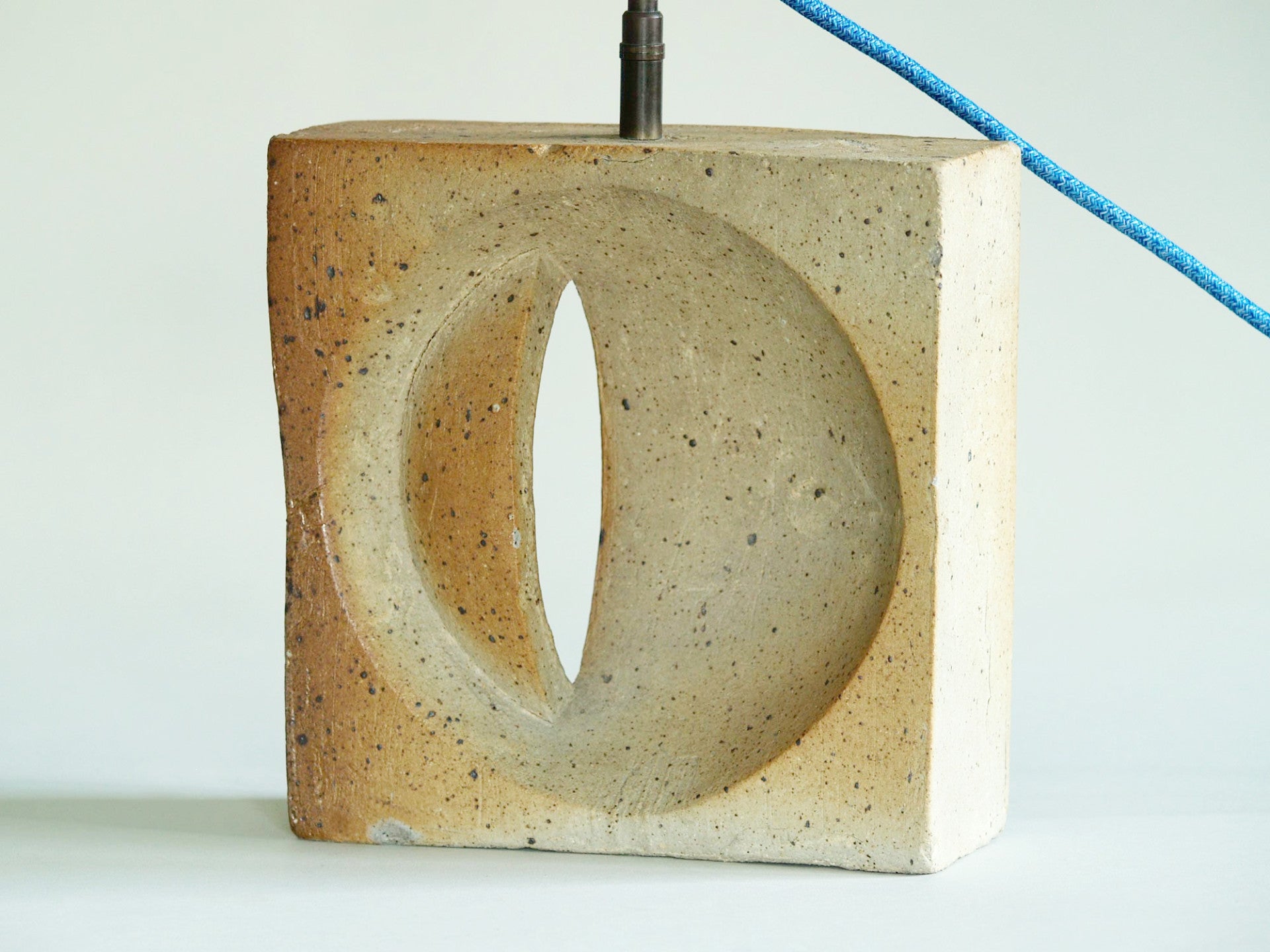 Lampe sculpturale de Pierre Digan et Janet Stedman, France (vers 1975)..Sculptural lamp by Pierre Digan et Janet Stedman, France (circa 1975)
