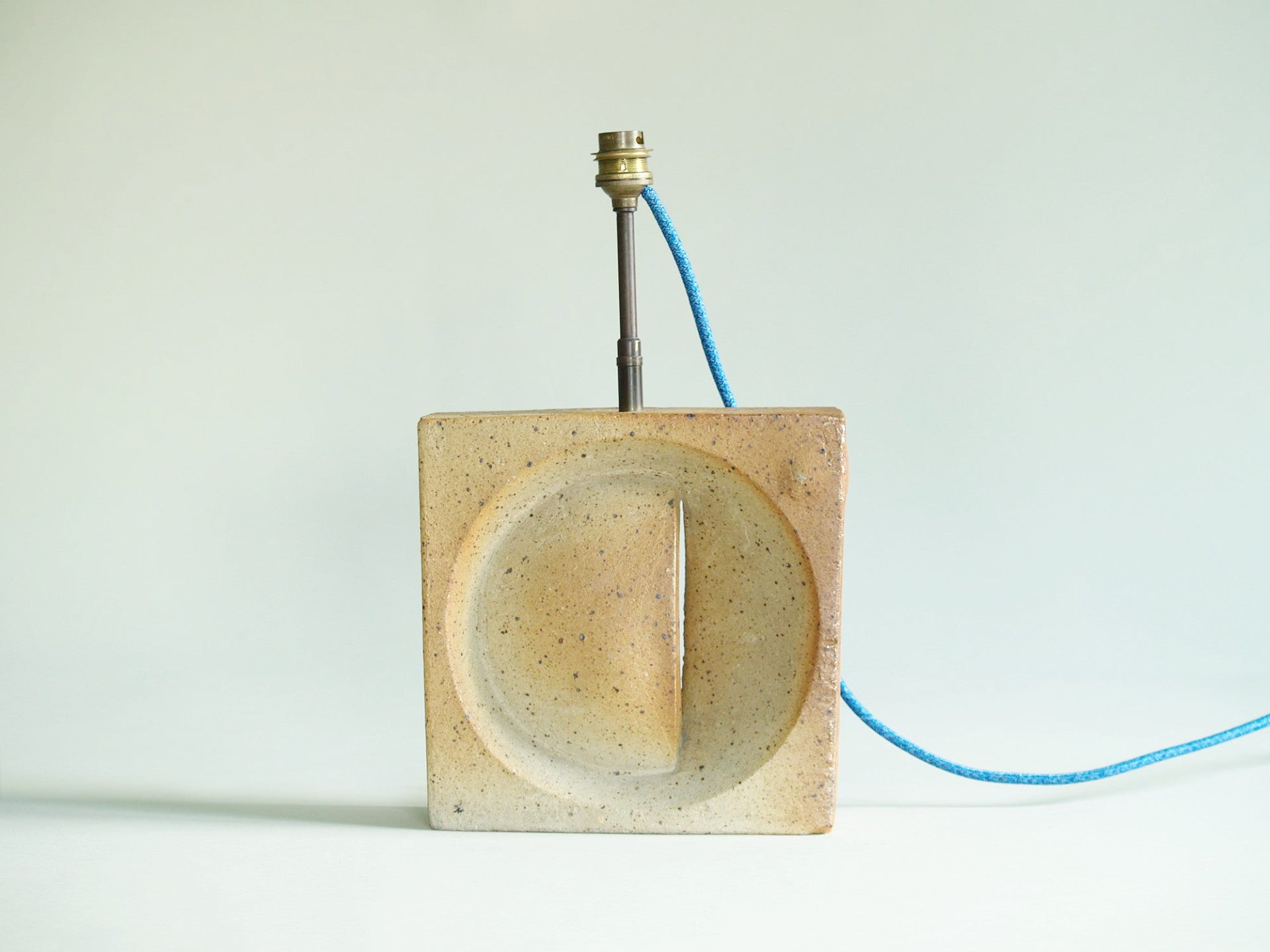 Lampe sculpturale de Pierre Digan et Janet Stedman, France (vers 1975)..Sculptural lamp by Pierre Digan et Janet Stedman, France (circa 1975)