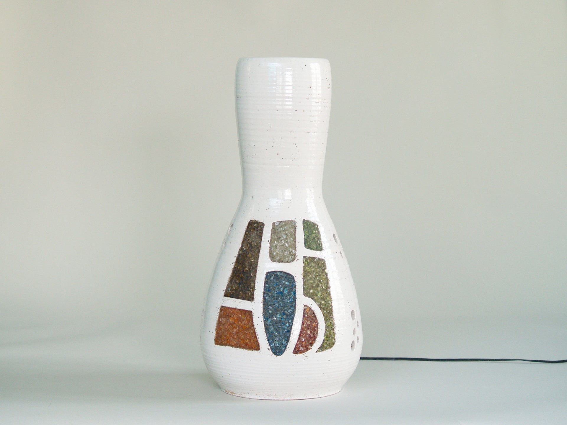 Lampe‑vase sculpturale des Potiers d’Accolay, France (vers 1968)..Sculptural Lamp‑vase by les Potiers d’Accolay, France (circa 1968)