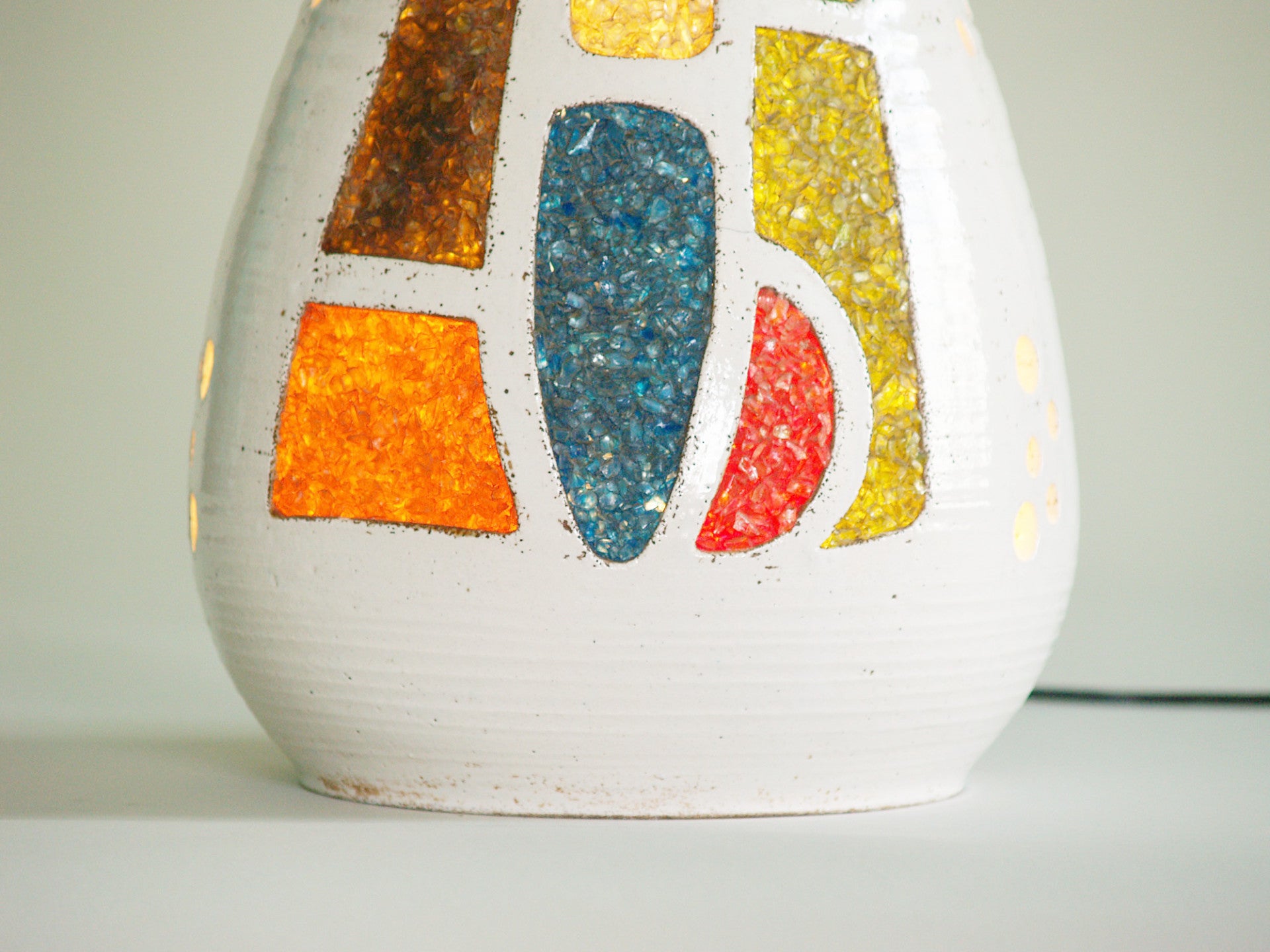 Lampe‑vase sculpturale des Potiers d’Accolay, France (vers 1968)..Sculptural Lamp‑vase by les Potiers d’Accolay, France (circa 1968)