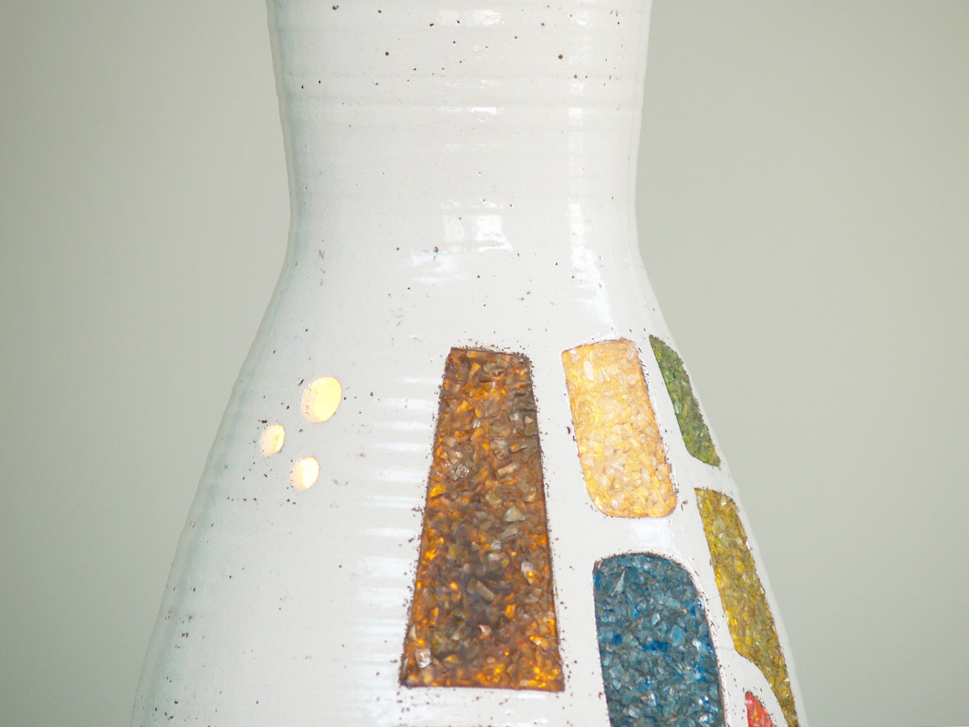 Lampe‑vase sculpturale des Potiers d’Accolay, France (vers 1968)..Sculptural Lamp‑vase by les Potiers d’Accolay, France (circa 1968)