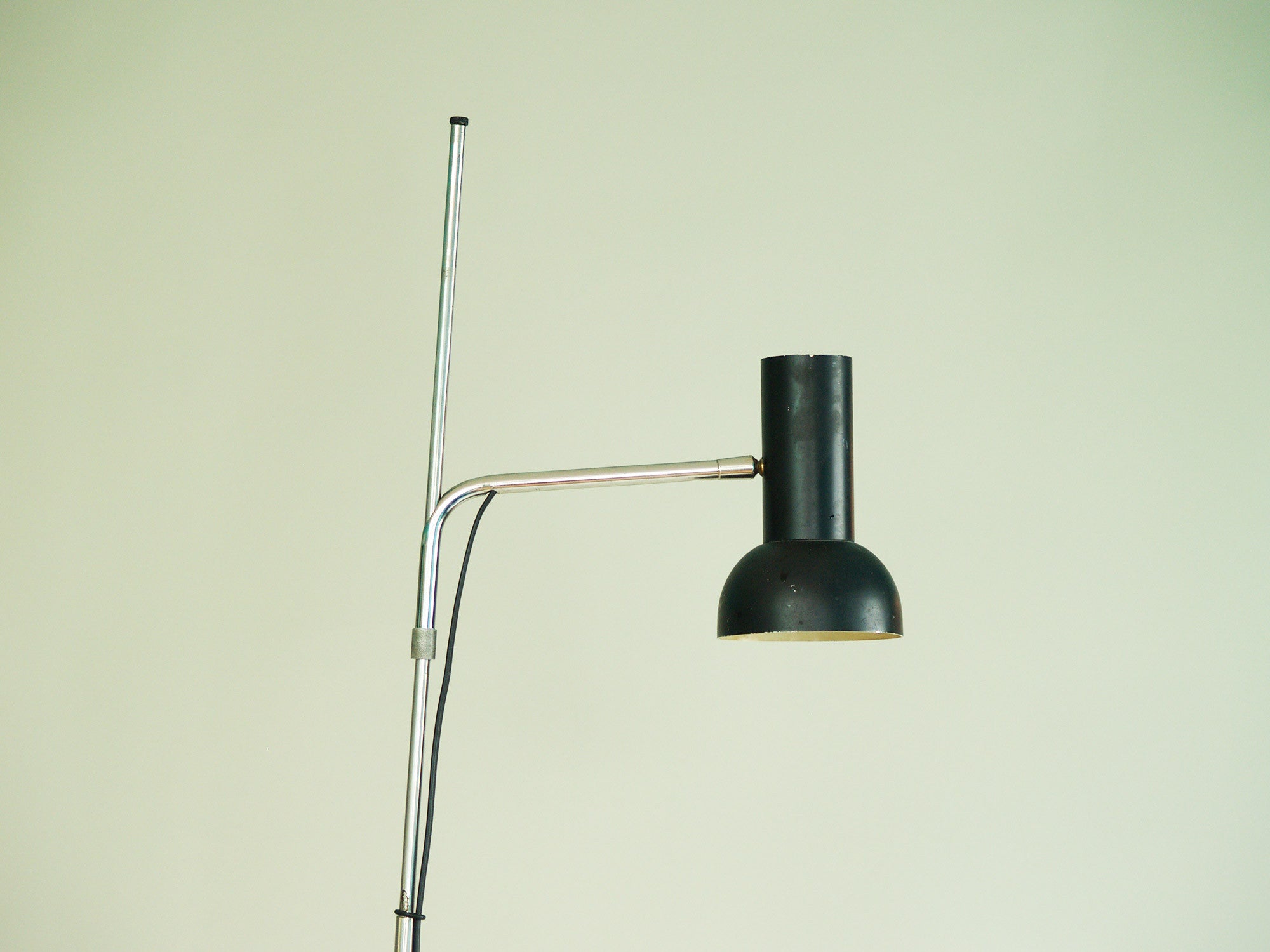 Lampadaire réglable / liseuse moderniste, France (vers 1960)..Modernist floor lamp, France (circa 1960)