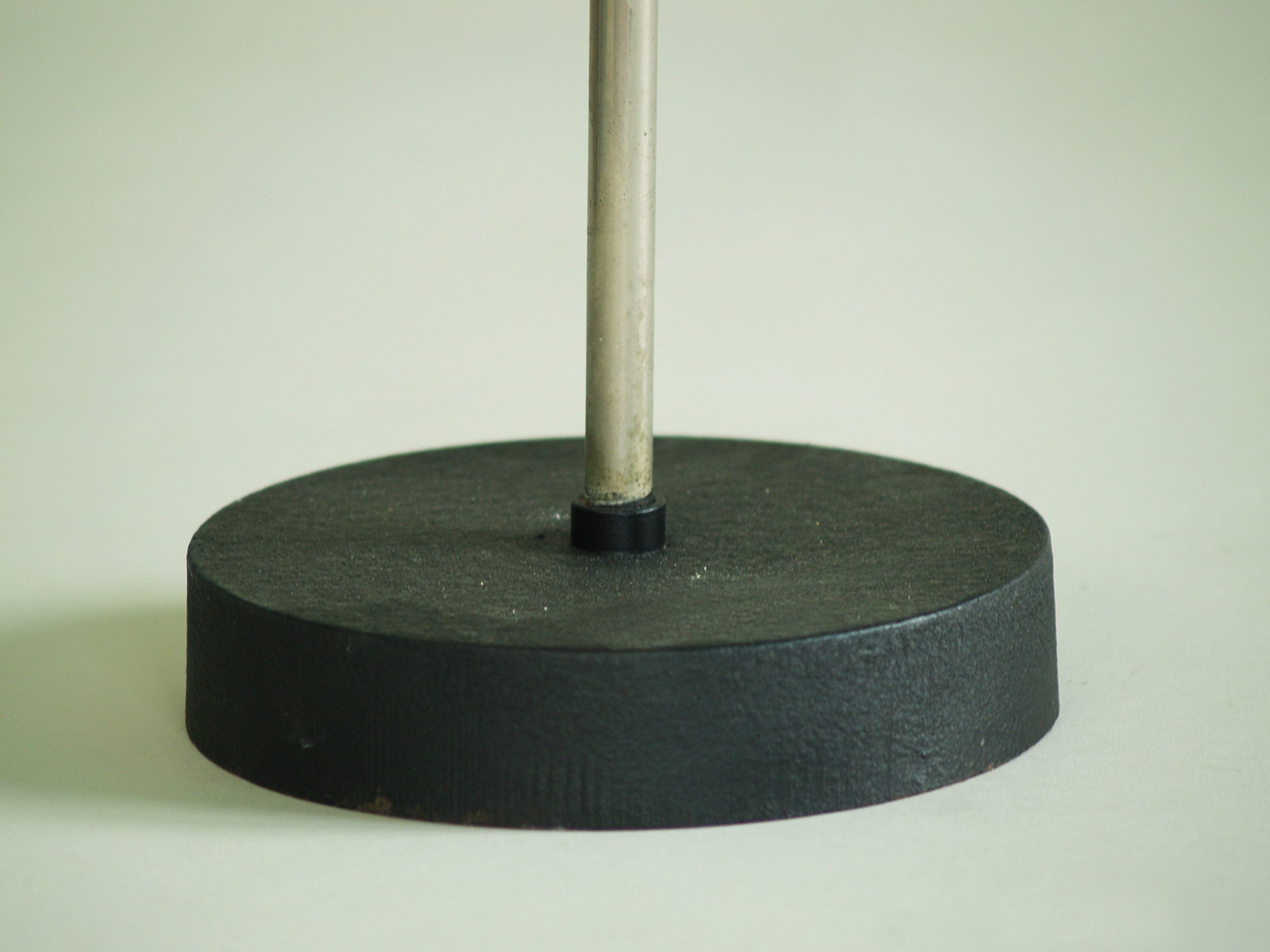Lampadaire réglable / liseuse moderniste, France (vers 1960)..Modernist floor lamp, France (circa 1960)
