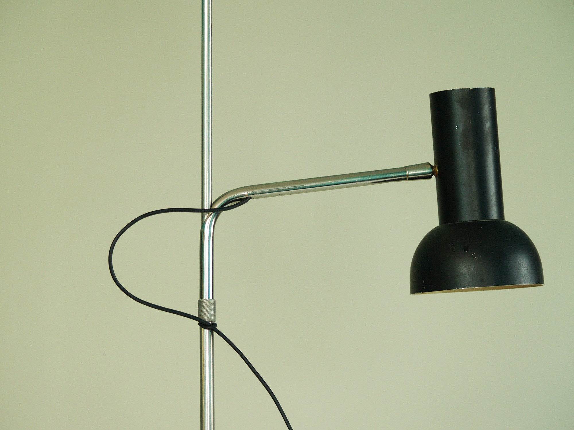 Lampadaire réglable / liseuse moderniste, France (vers 1960)..Modernist floor lamp, France (circa 1960)