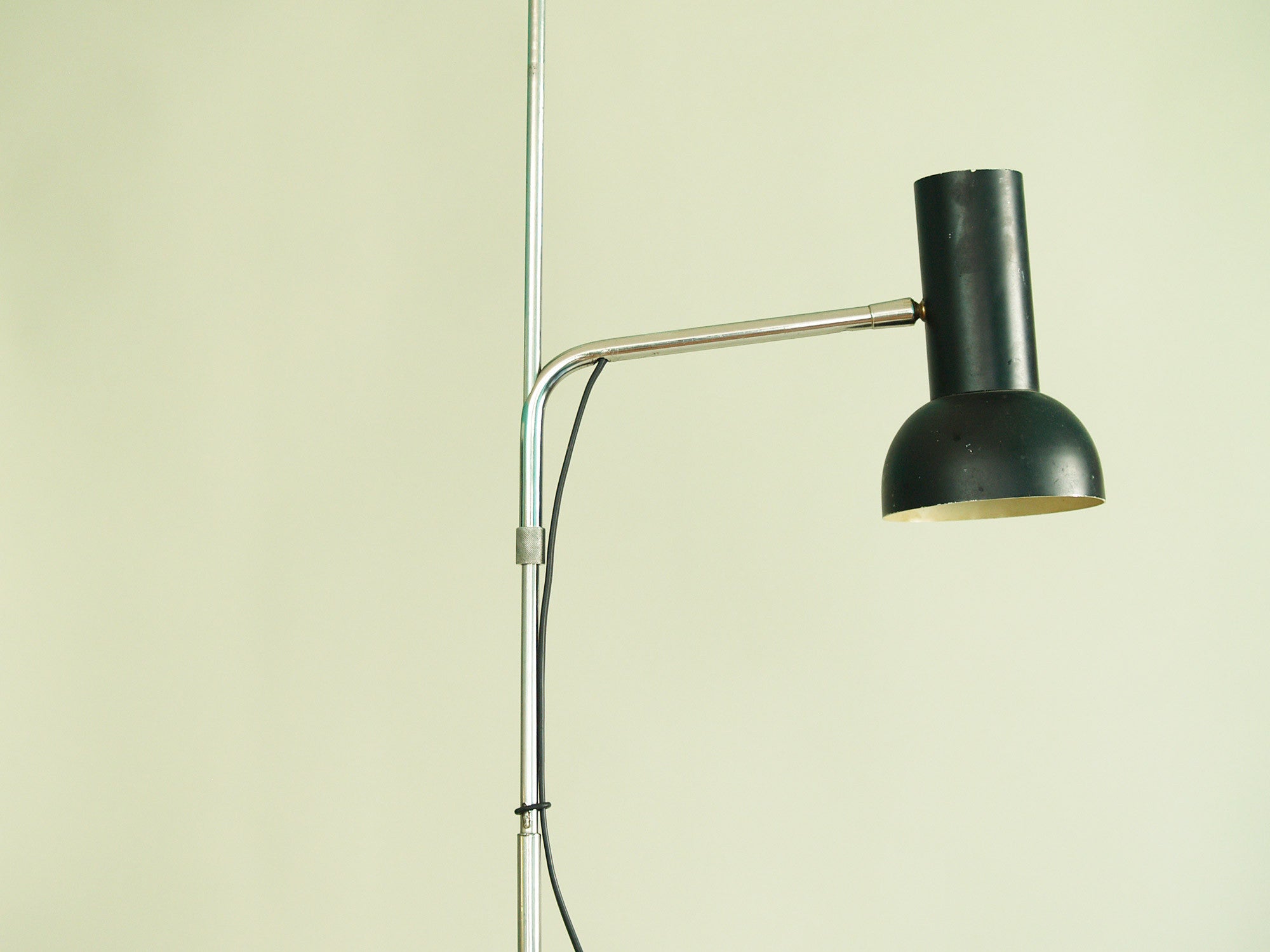 Lampadaire réglable / liseuse moderniste, France (vers 1960)..Modernist floor lamp, France (circa 1960)