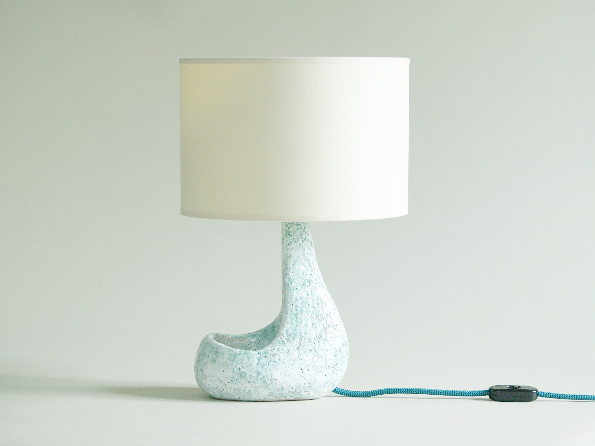 Lampe de table biomorphique, France (vers 1953)..Free form biomorphic lamp, France (circa 1953)