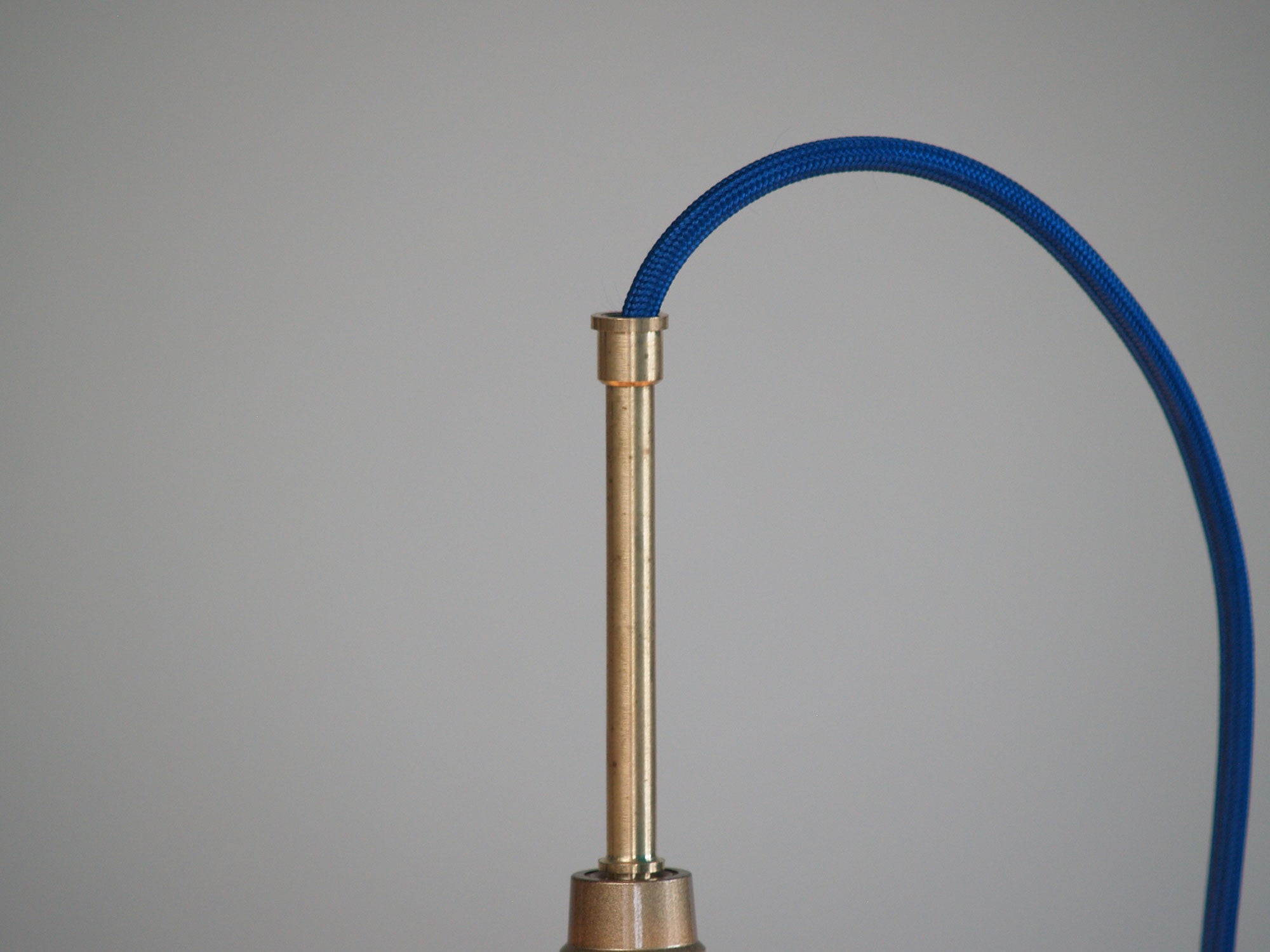 Suspension origami par Le Klint, Danemark (vers 1960)..Origami style ceiling light by Le Klint, Denmark (circa 1960)