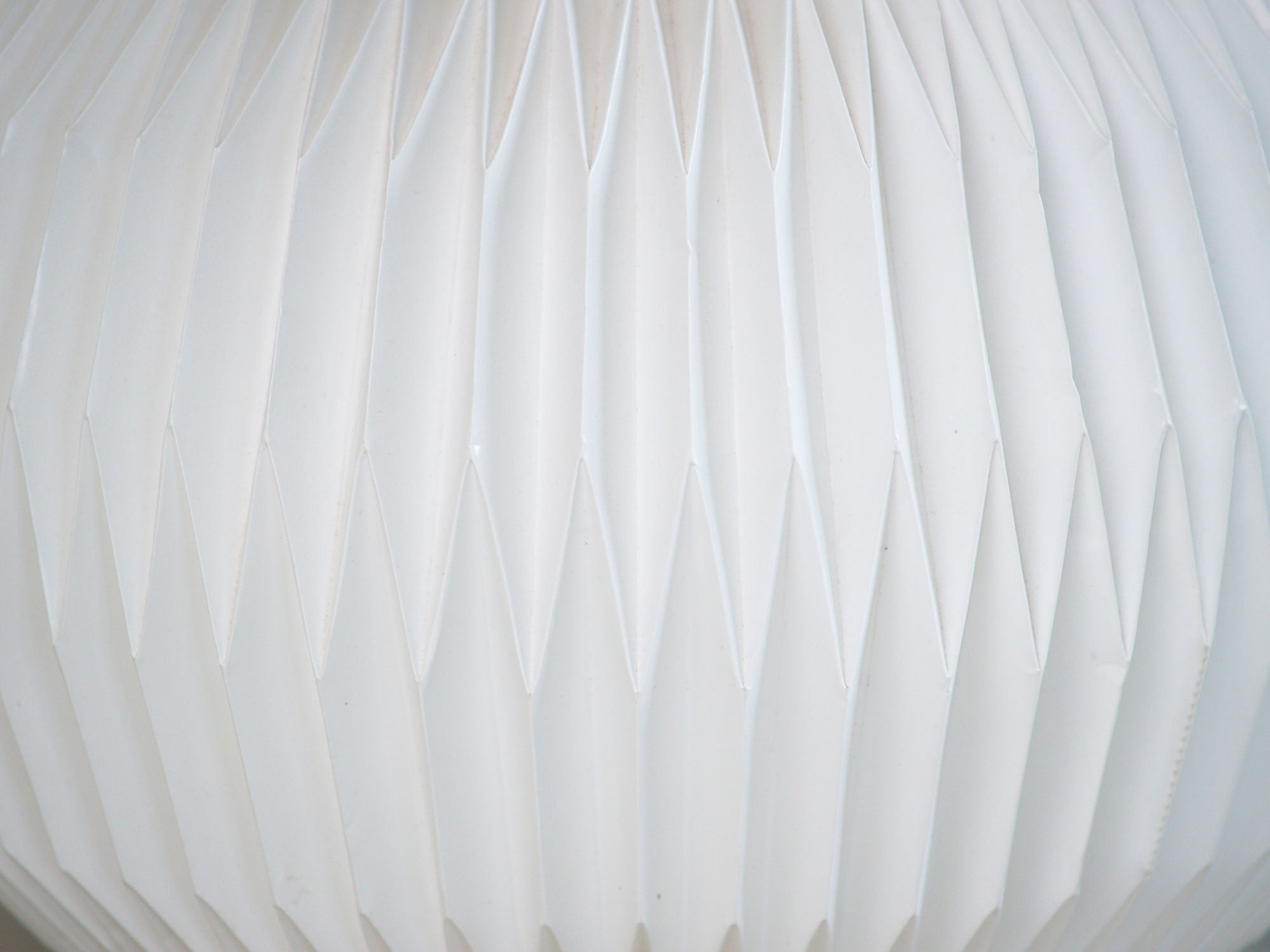 Suspension origami par Le Klint, Danemark (vers 1960)..Origami style ceiling light by Le Klint, Denmark (circa 1960)