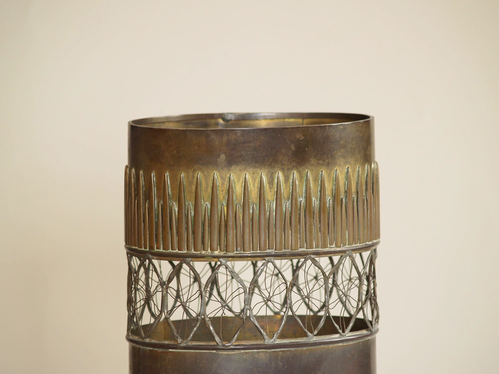 Grande lampe de table en laiton par Jacque d'Aubres, France (années 1970)..Brutalist brass table lamp by Jacque d'Aubres, France (1970)