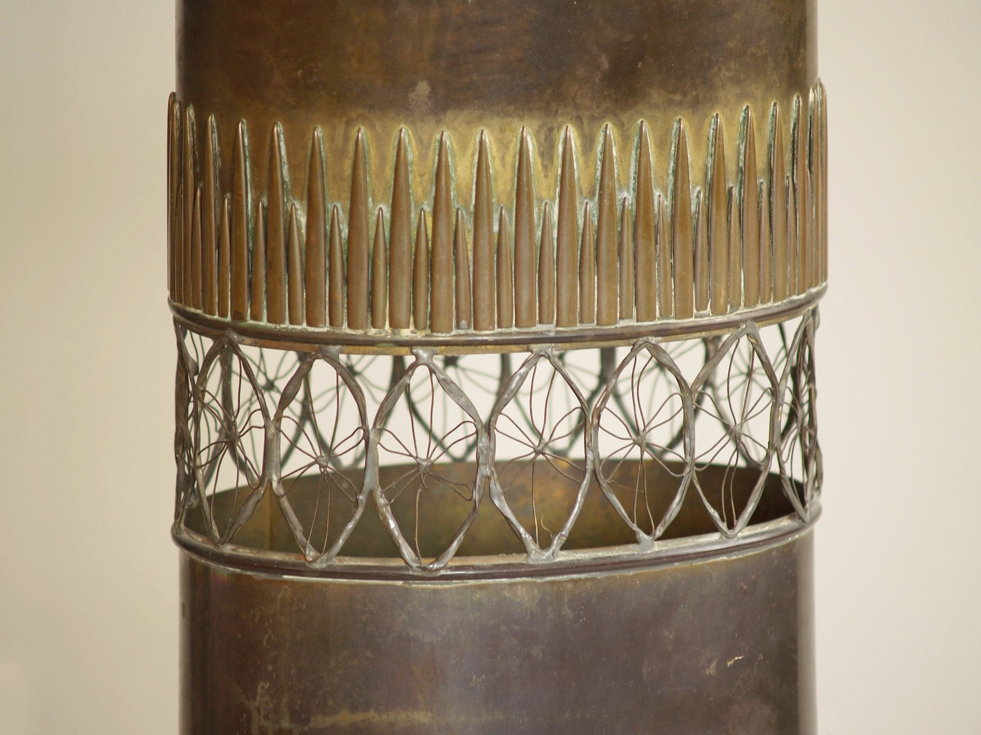 Grande lampe de table en laiton par Jacque d'Aubres, France (années 1970)..Brutalist brass table lamp by Jacque d'Aubres, France (1970)