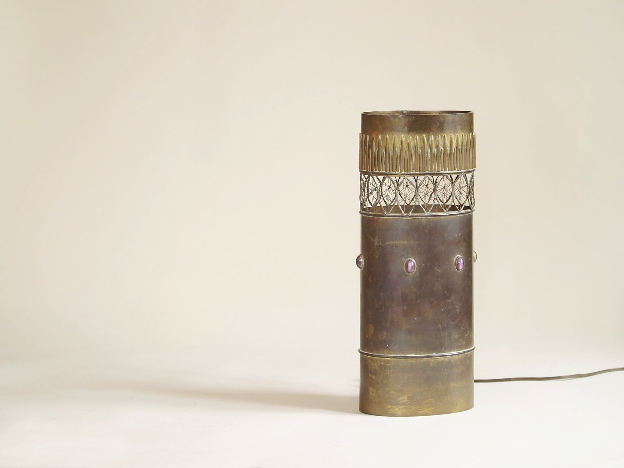 Grande lampe de table en laiton par Jacque d'Aubres, France (années 1970)..Brutalist brass table lamp by Jacque d'Aubres, France (1970)