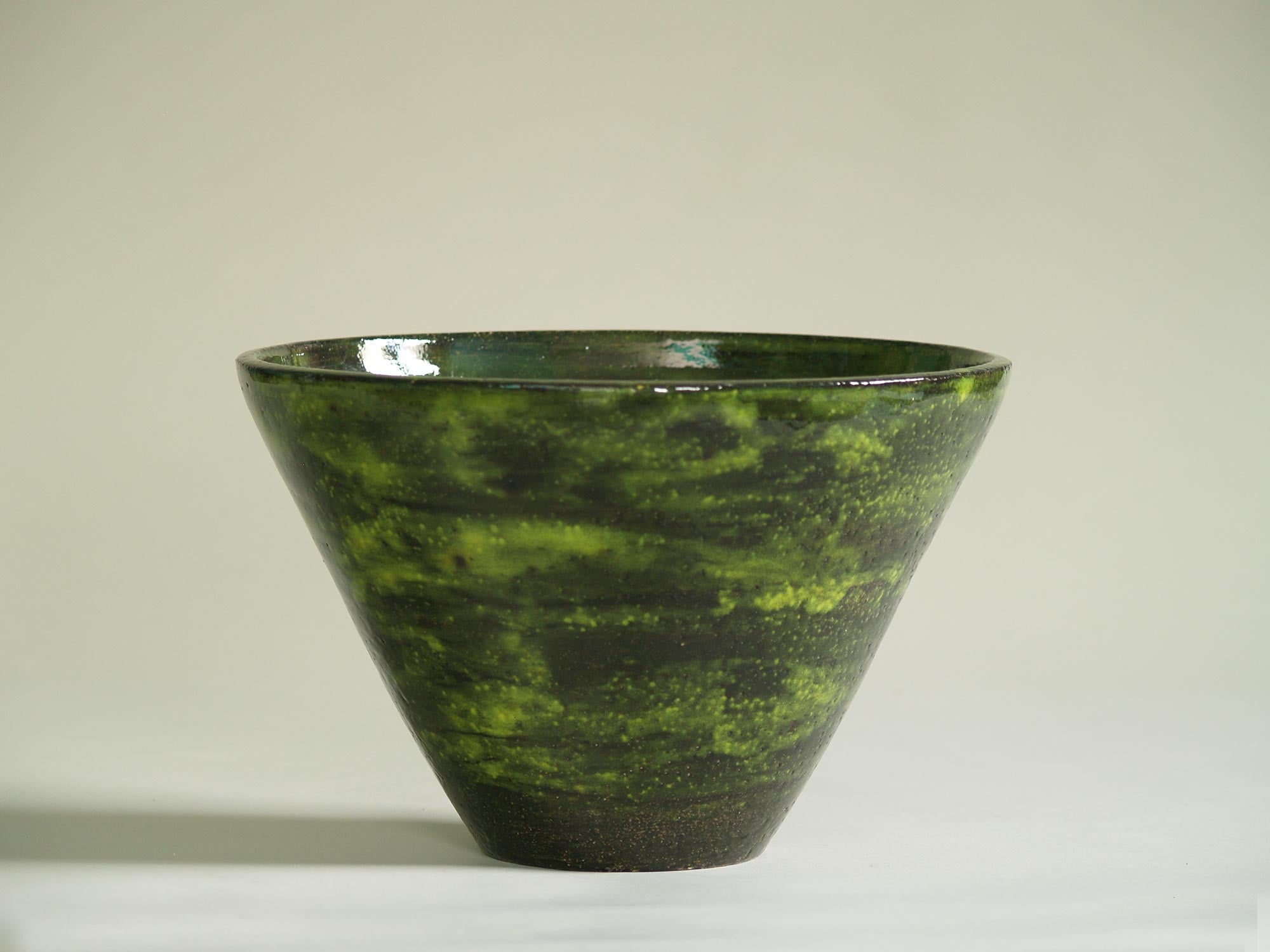 Coupe vasque de Mado Jolain, France (vers 1960)..Large bowl by Mado Jolain, France (circa 1960)