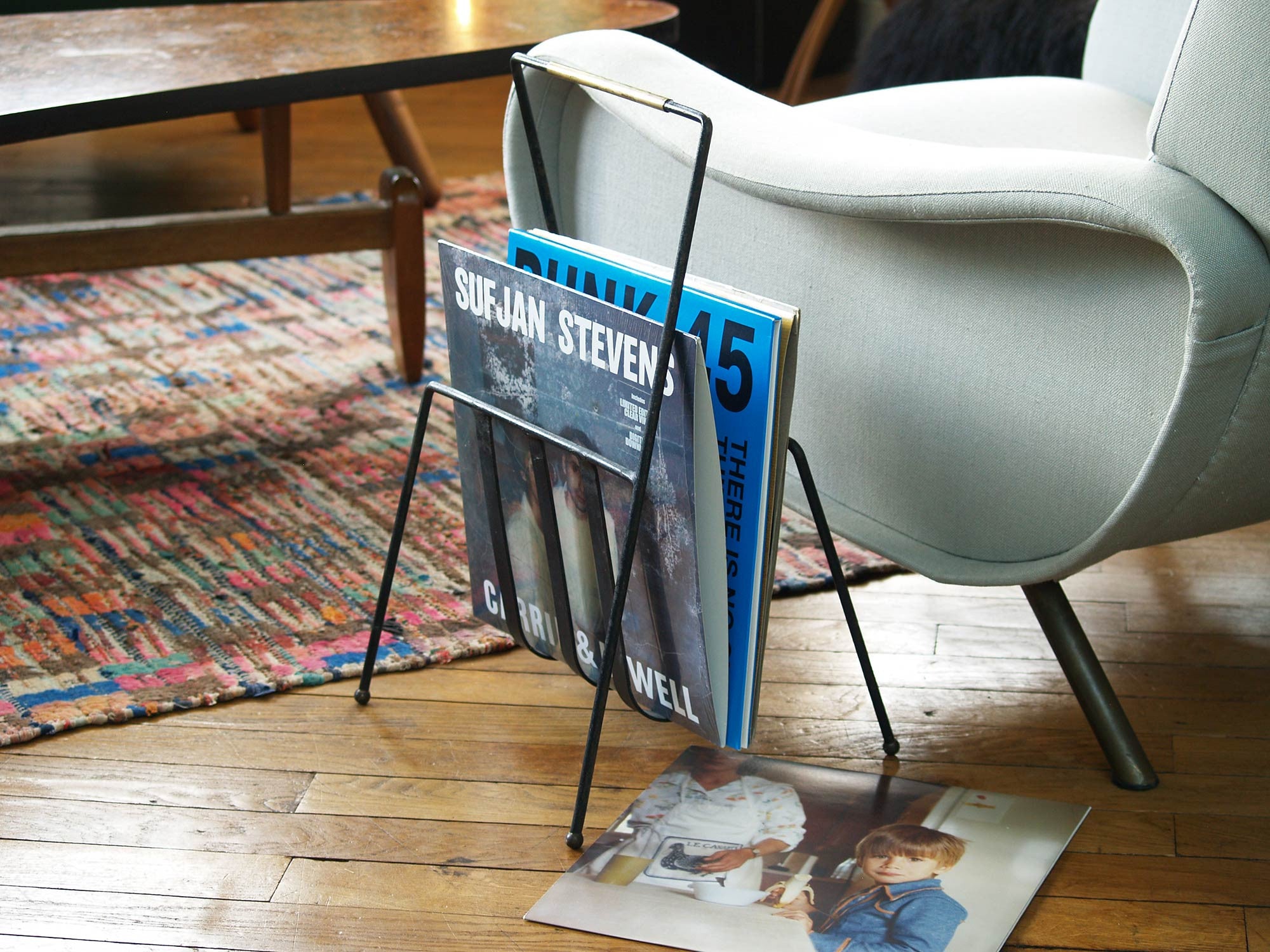 Porte-revue moderniste, France (années 1950)..Modernist Magazine rack, France (circa 1950)