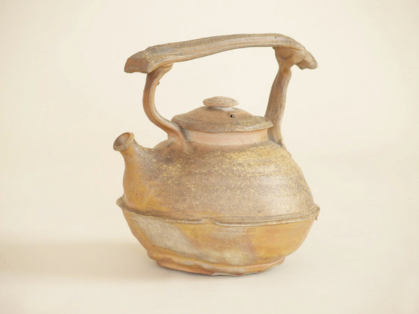 Théière par Josette Miquel & Hervé Rousseau à la Borne, France (vers 1990) - Collection Lambiotte..La Borne Teapot by Josette Miquel & Hervé Rousseau, France (circa 1990) - Collection Lambiotte