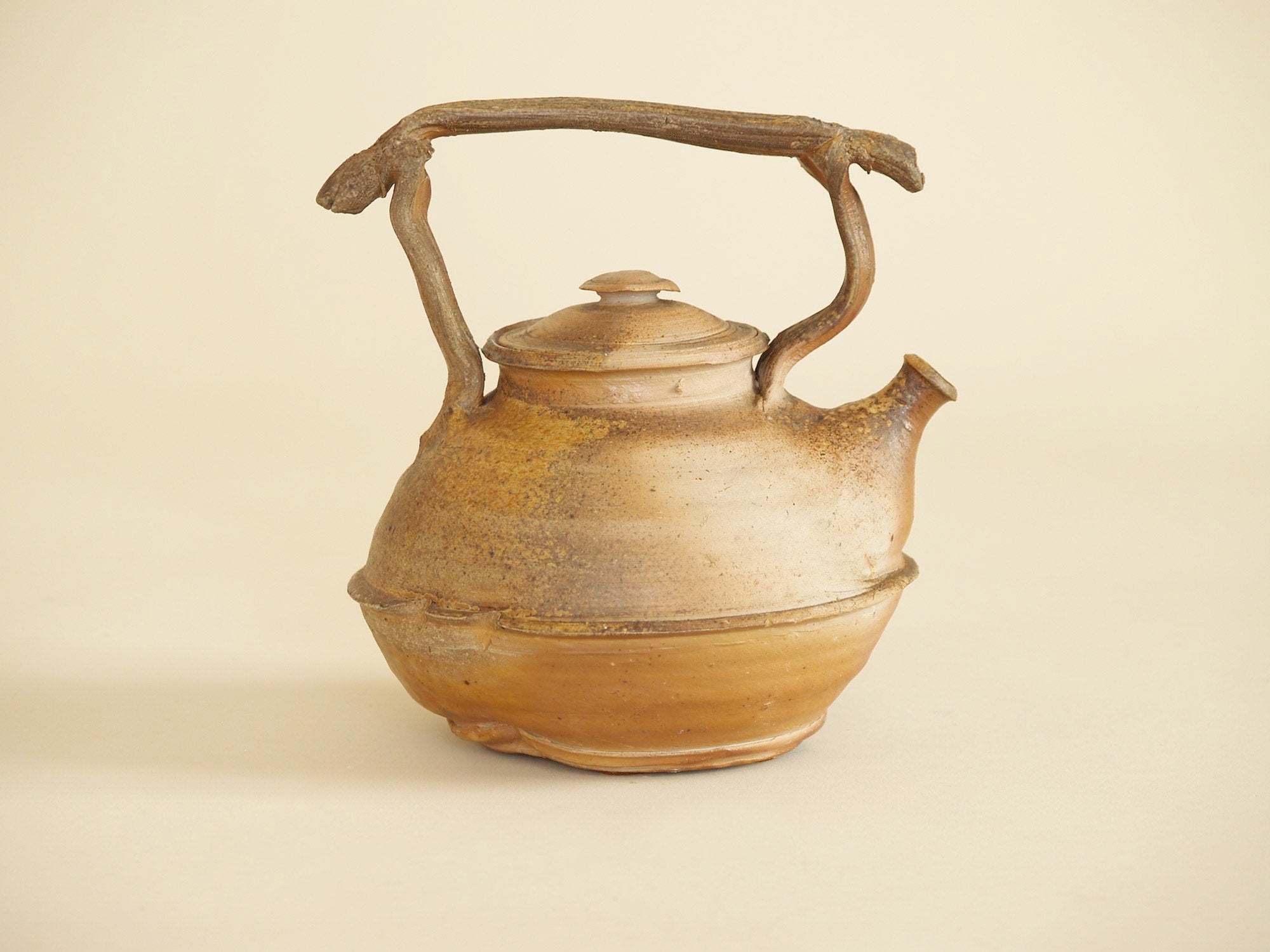 Théière par Josette Miquel & Hervé Rousseau à la Borne, France (vers 1990) - Collection Lambiotte..La Borne Teapot by Josette Miquel & Hervé Rousseau, France (circa 1990) - Collection Lambiotte