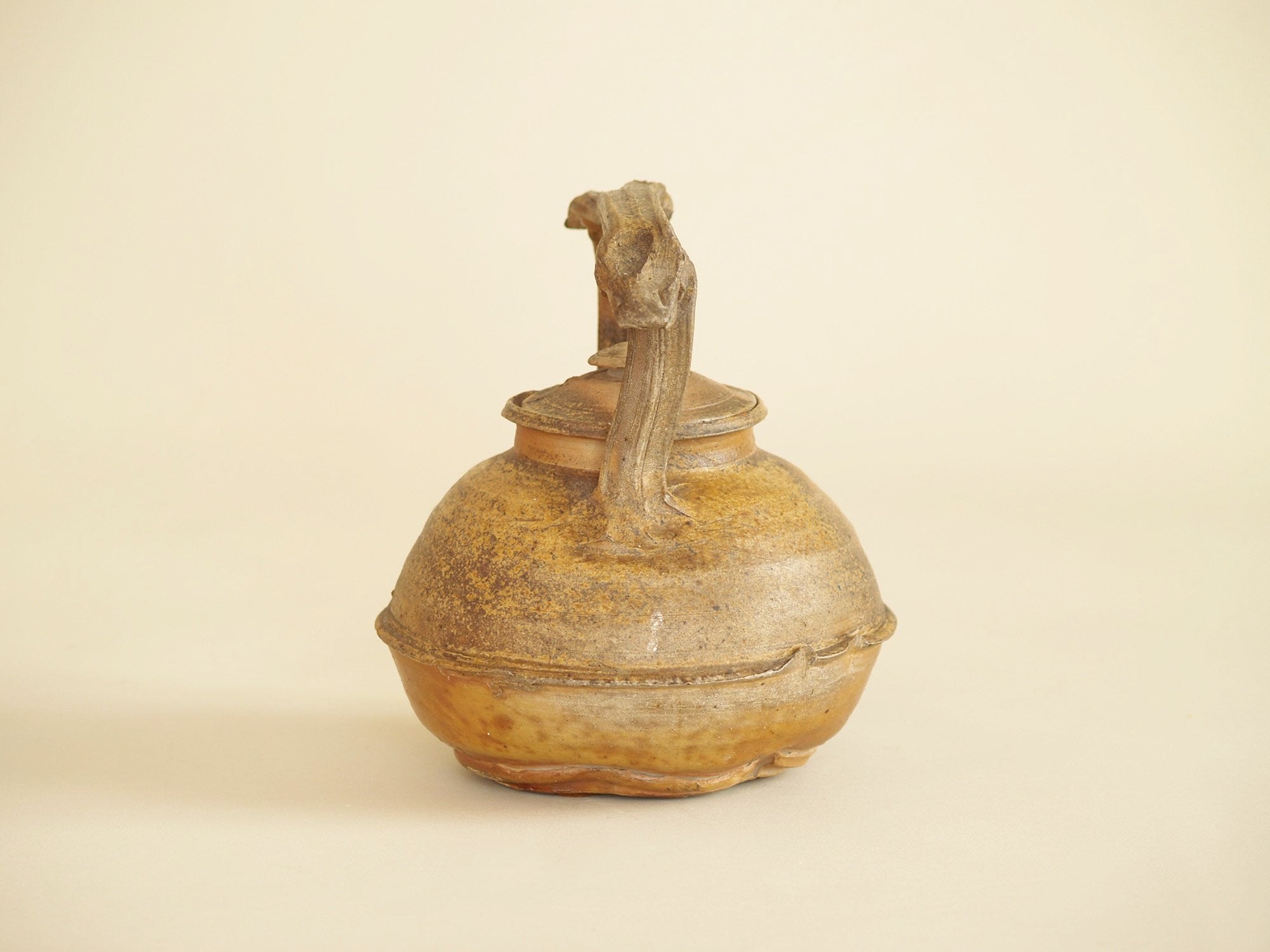 Théière par Josette Miquel & Hervé Rousseau à la Borne, France (vers 1990) - Collection Lambiotte..La Borne Teapot by Josette Miquel & Hervé Rousseau, France (circa 1990) - Collection Lambiotte