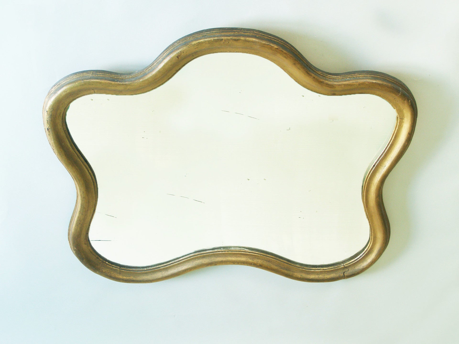 Miroir mouvementé d'esprit surréaliste, France (vers 1920)..Surrealist style mirror, France (circa 1920)