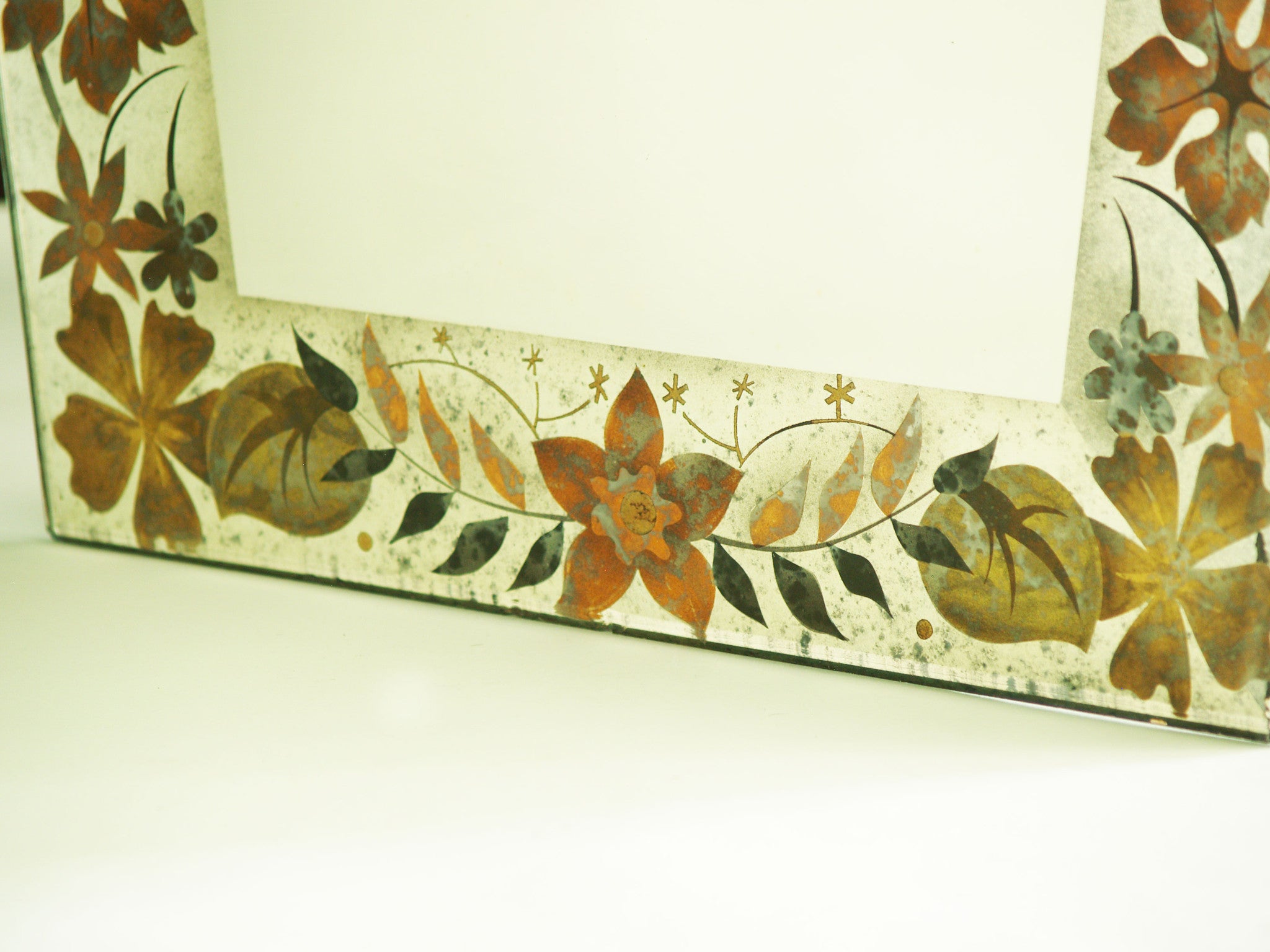 Miroir églomisé Robert Pansart, France (vers 1945)..Neoclassical mirror Robert Pansart, France (circa 1945)