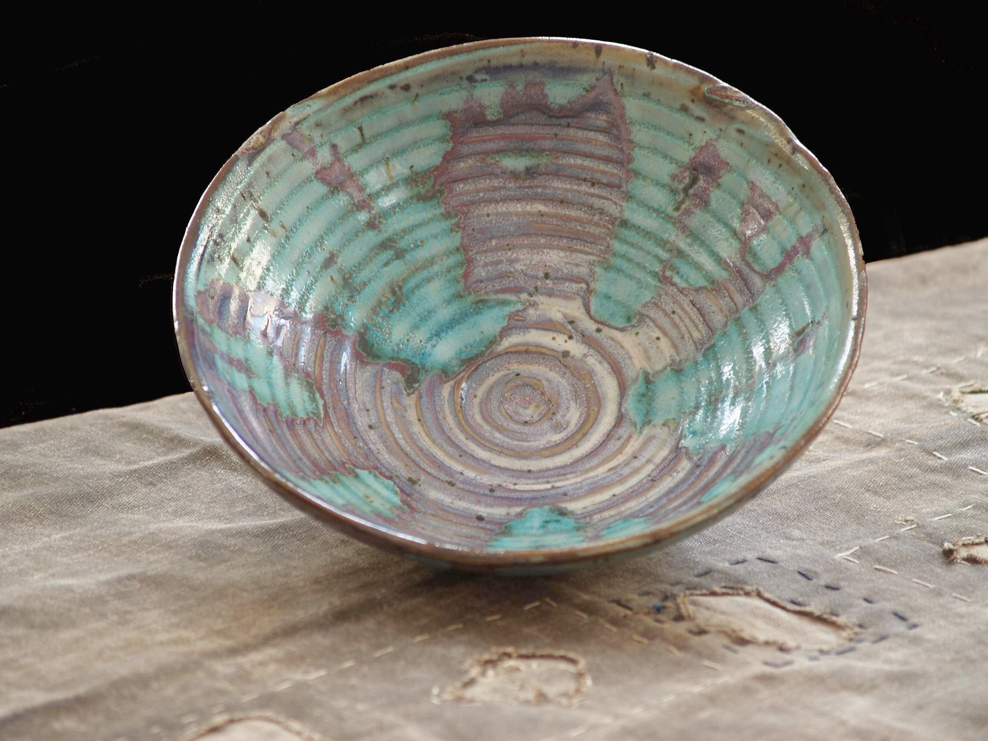 Rare coupe japoniste d'Eugène Lion pour Primavera, France (vers 1915‑20)..Japonisme Bowl by Eugène Lion for Primavera, France (ca. 1915‑20)