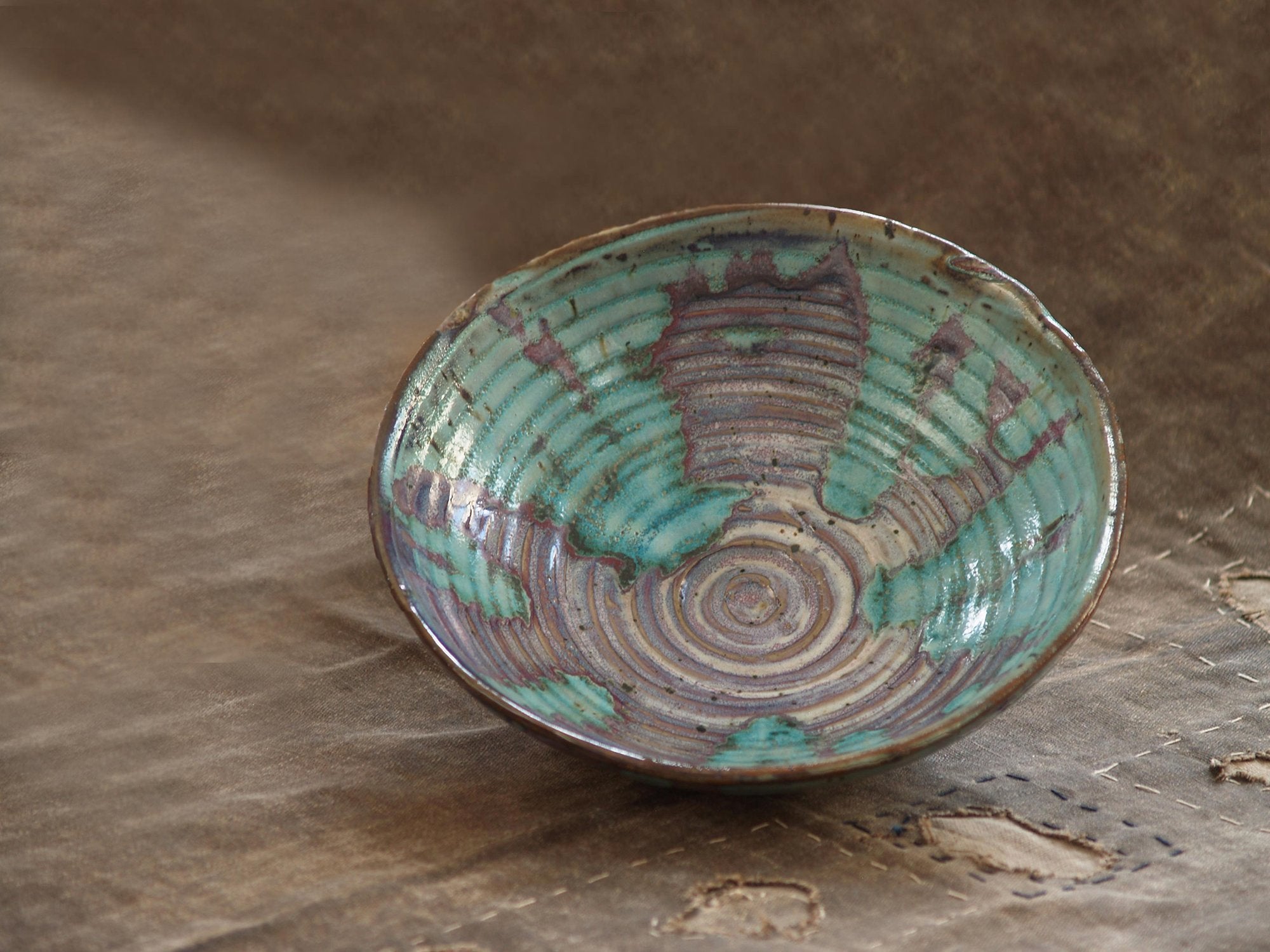 Rare coupe japoniste d'Eugène Lion pour Primavera, France (vers 1915‑20)..Japonisme Bowl by Eugène Lion for Primavera, France (ca. 1915‑20)
