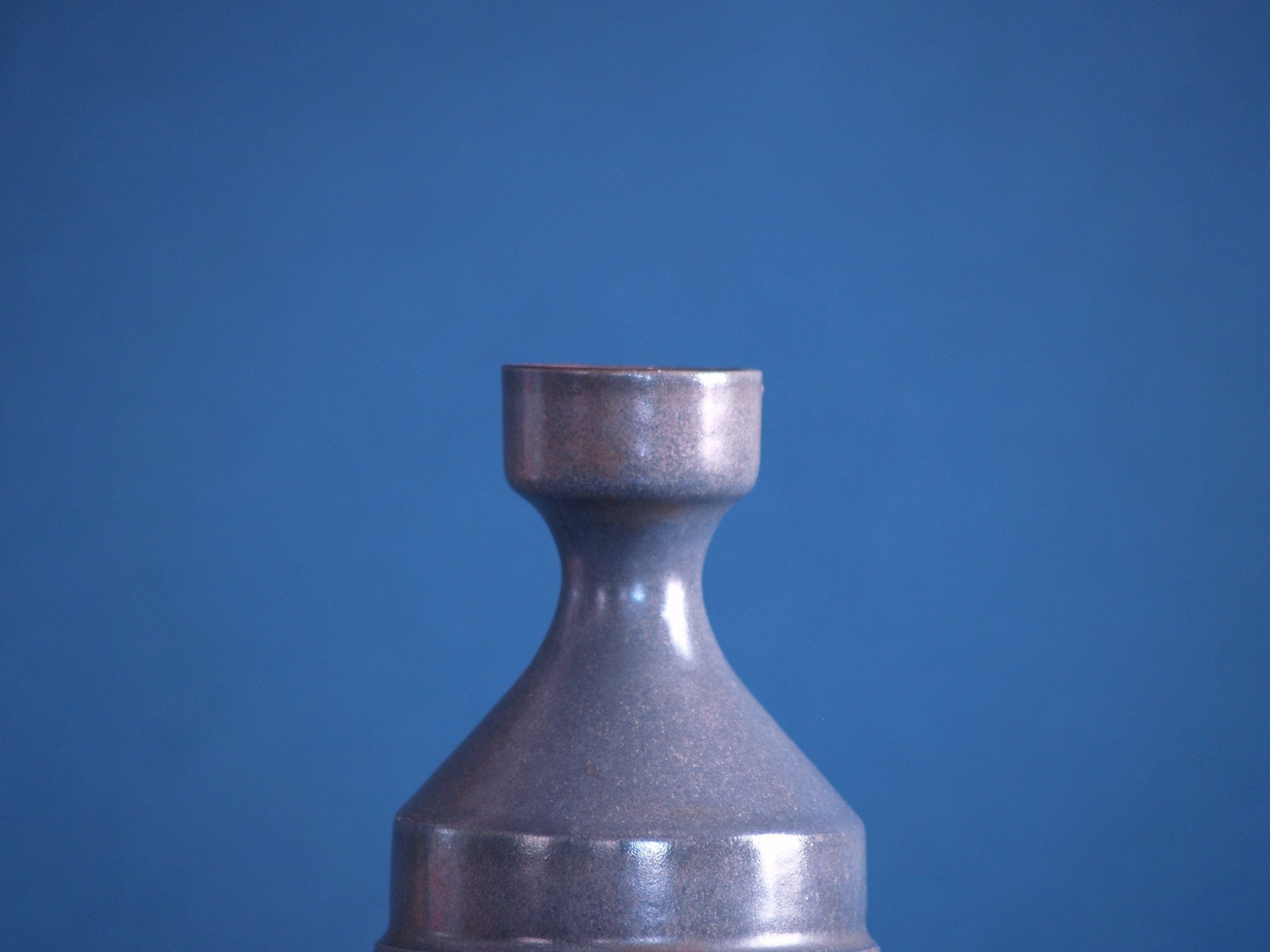 Vase bouteille de Rogier Vandeweghe pour Amphora, Belgique (vers 1961)..Bottleshaped Vase by Rogier Vandeweghe for Amphora, Belgium (circa 1961)