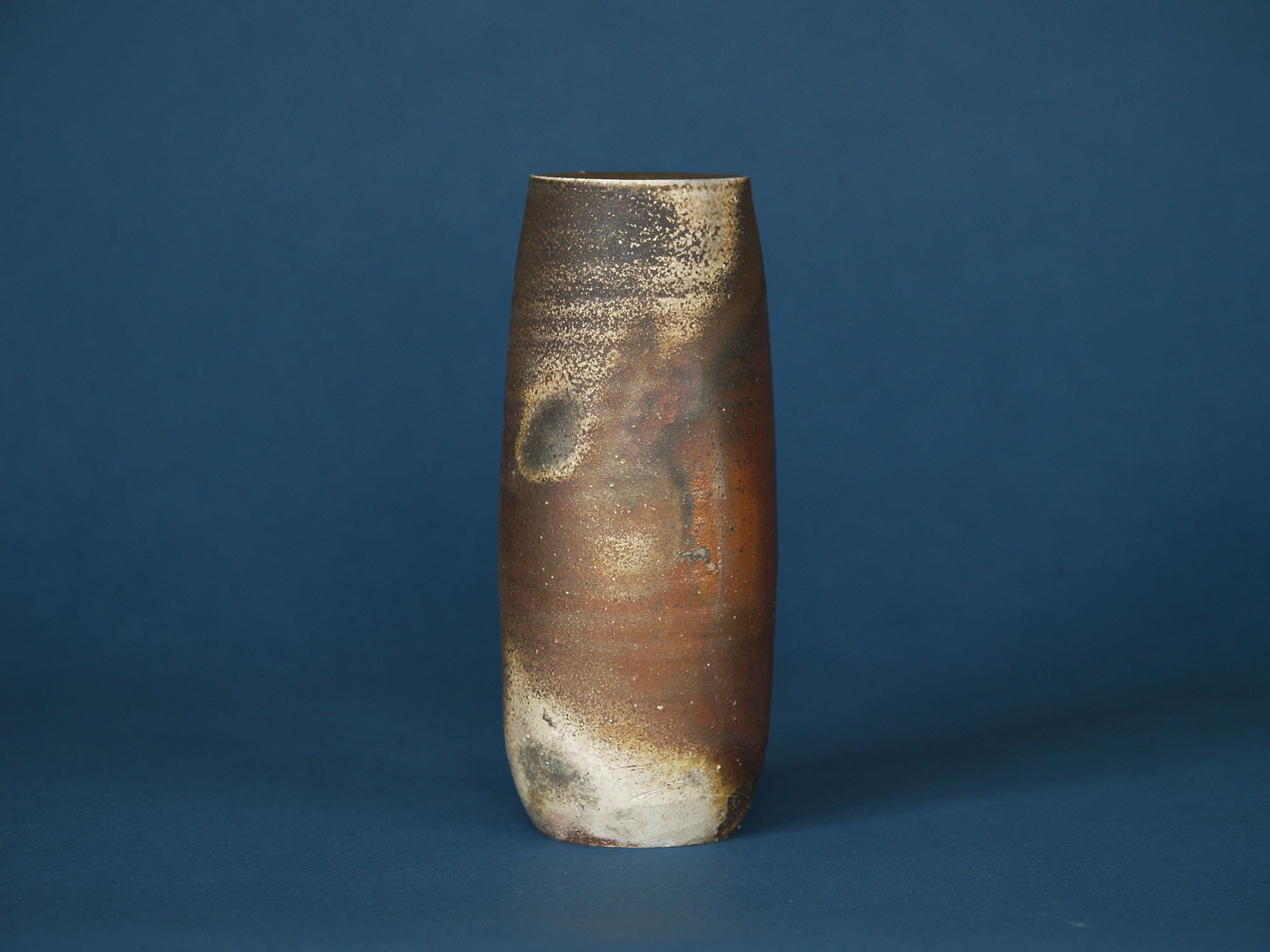 Vase Hanaire ovoïde de Bizen, Japon (vers 1970)..Ovoid Hanaire Bizen ware vase, Japan (ca. 1970)