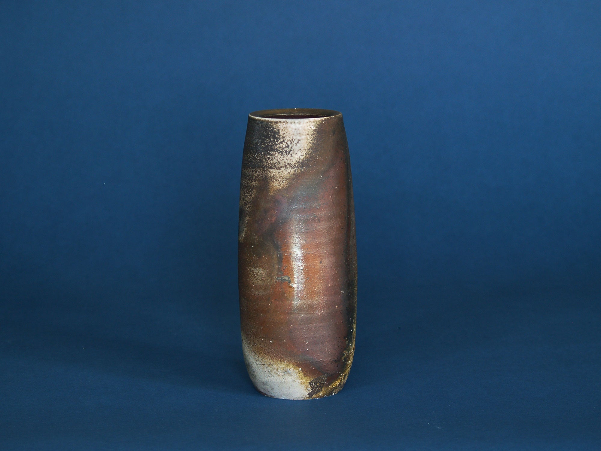Vase Hanaire ovoïde de Bizen, Japon (vers 1970)..Ovoid Hanaire Bizen ware vase, Japan (ca. 1970)