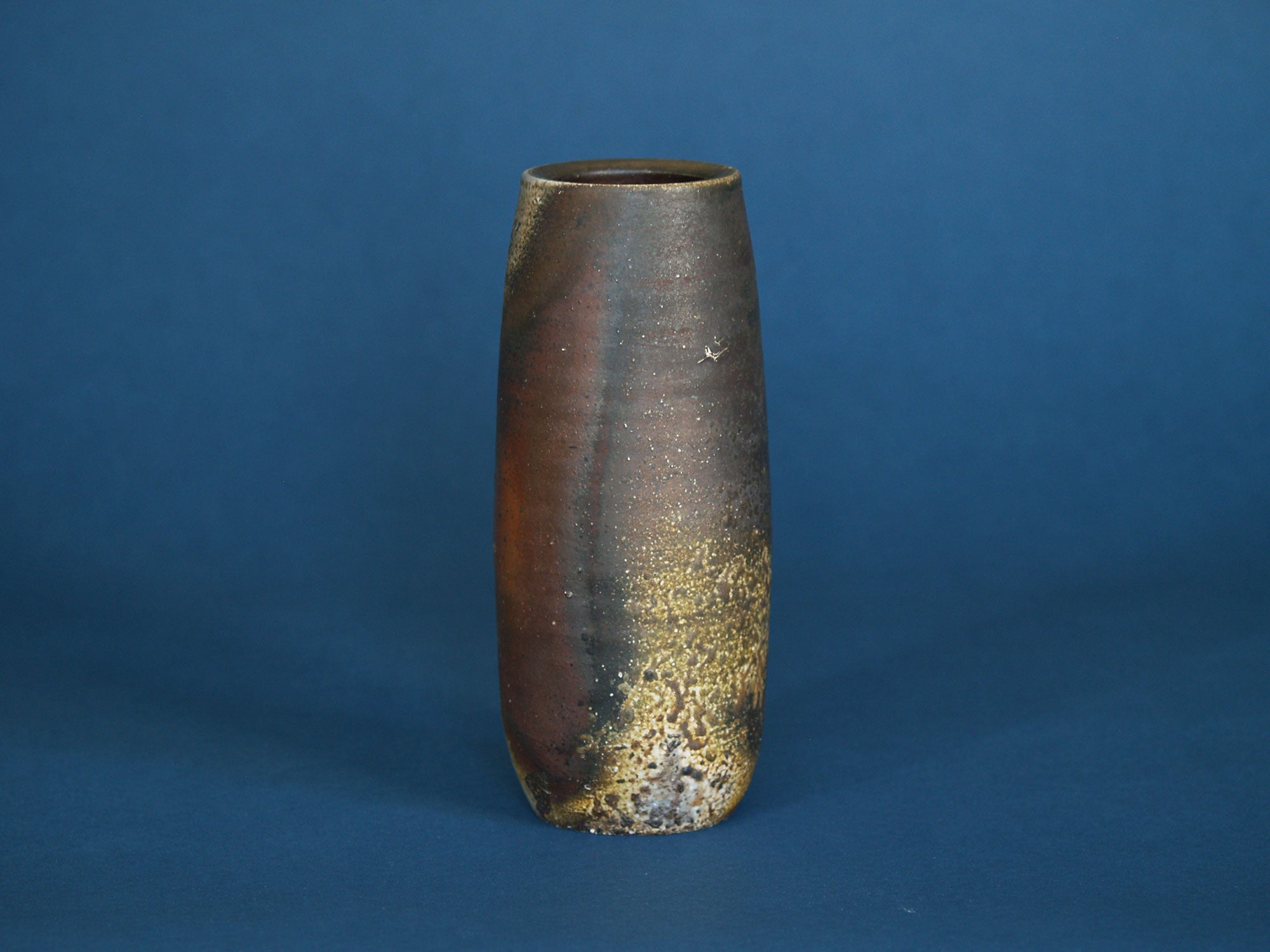 Vase Hanaire ovoïde de Bizen, Japon (vers 1970)..Ovoid Hanaire Bizen ware vase, Japan (ca. 1970)