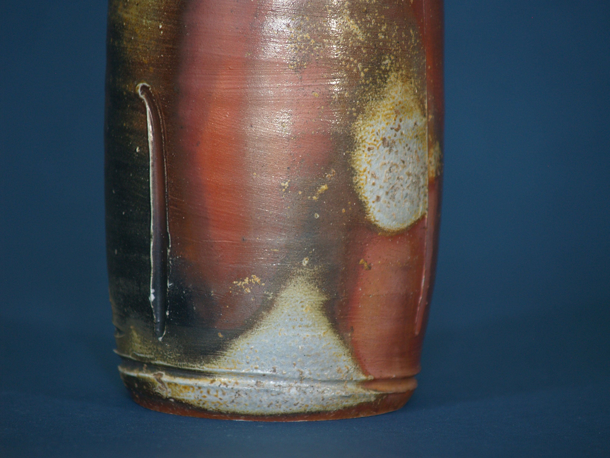 Vase Hanaire scarifié à anses de Bizen, Japon (vers 1980)..Hanaire Bizen ware vase, Japan (ca. 1980)