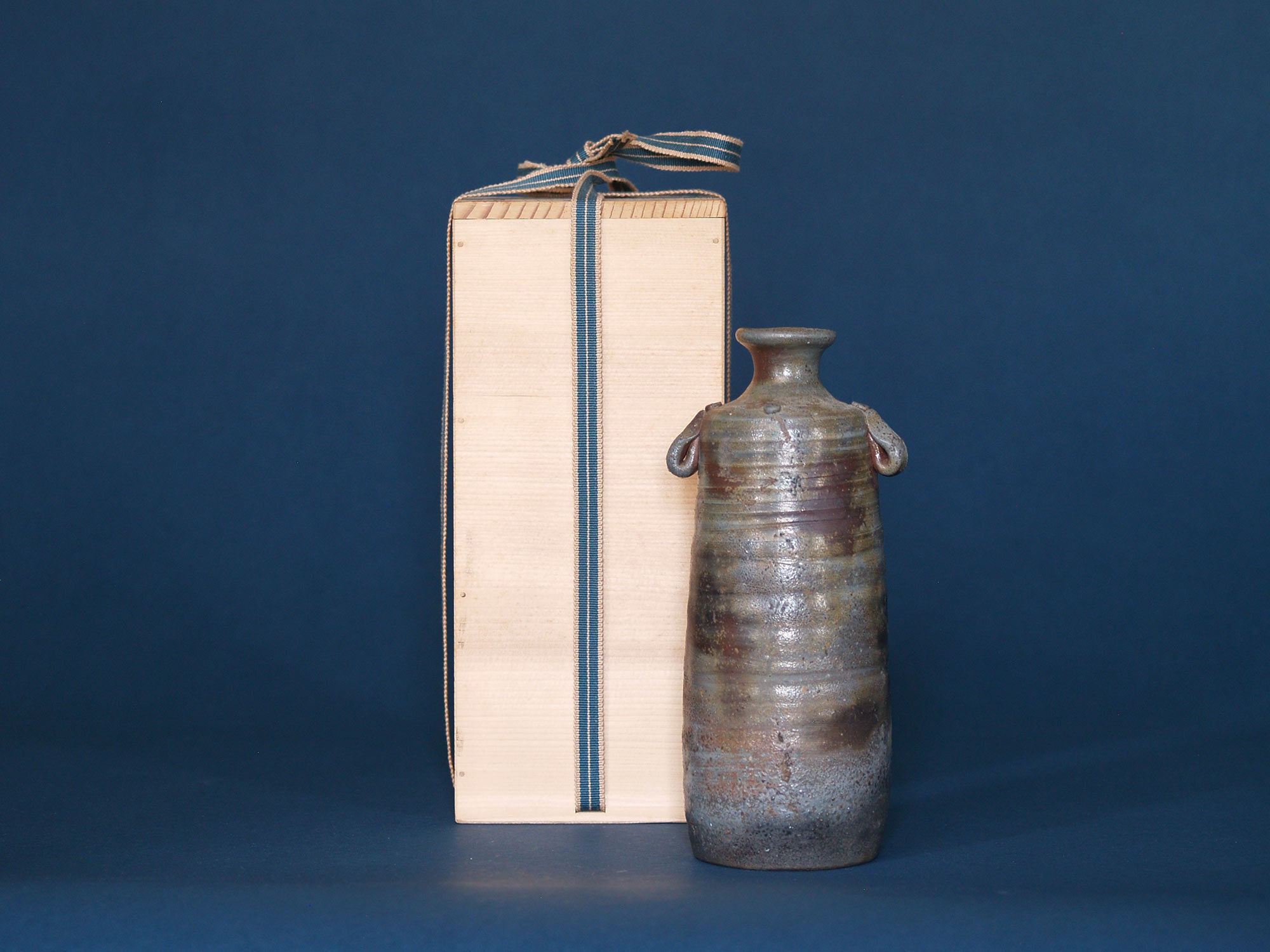 Vase Hanaire de Kimura Toho, Japon (vers 1980)..Bizen ware Hanaire vase by Kimura Toho, Japan (ca. 1980)
