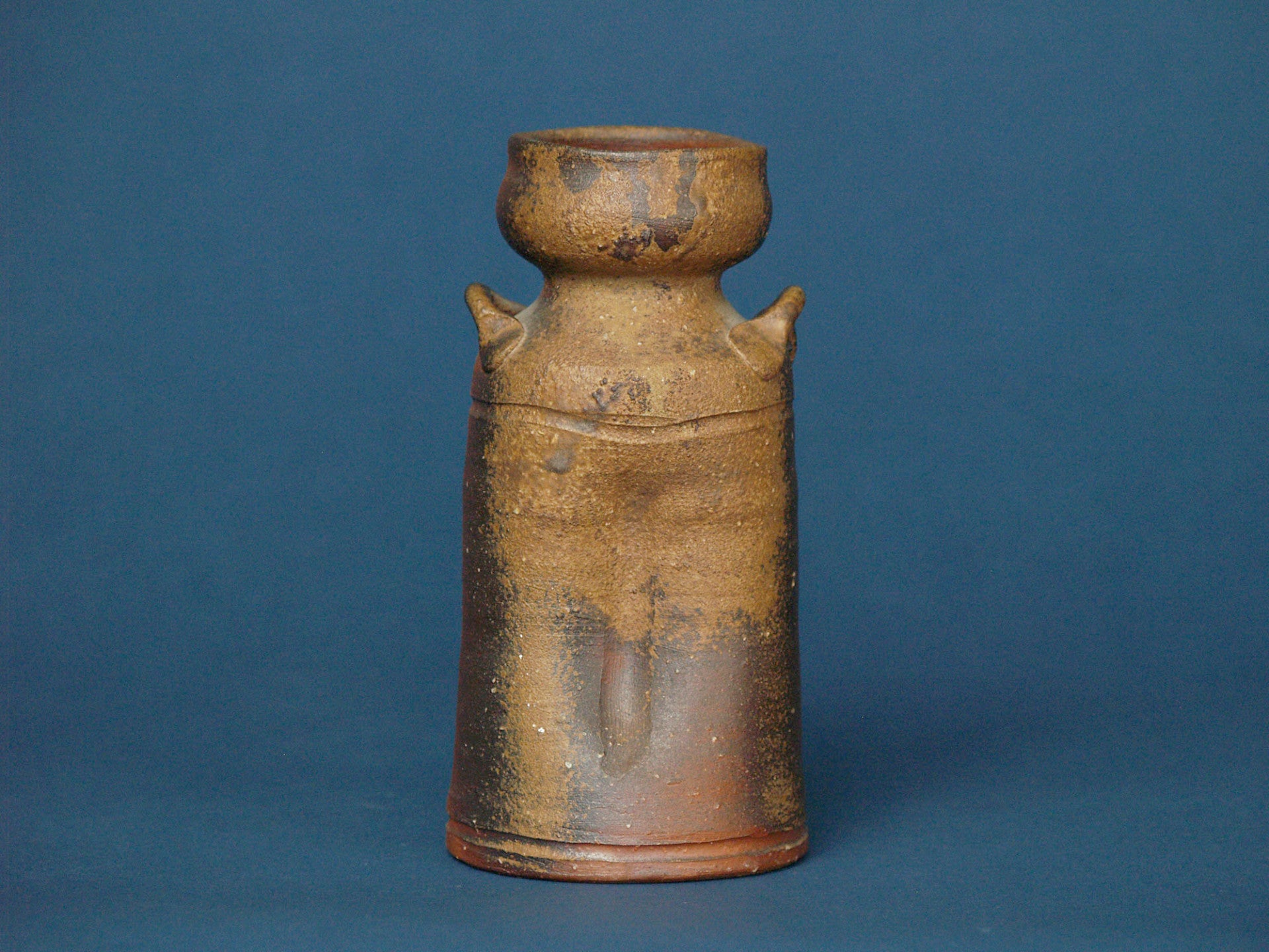 Vase à anses Hanaire de Bizen, Japon (vers 1980)..Hanaire Bizen ware vase, Japan (ca. 1980)