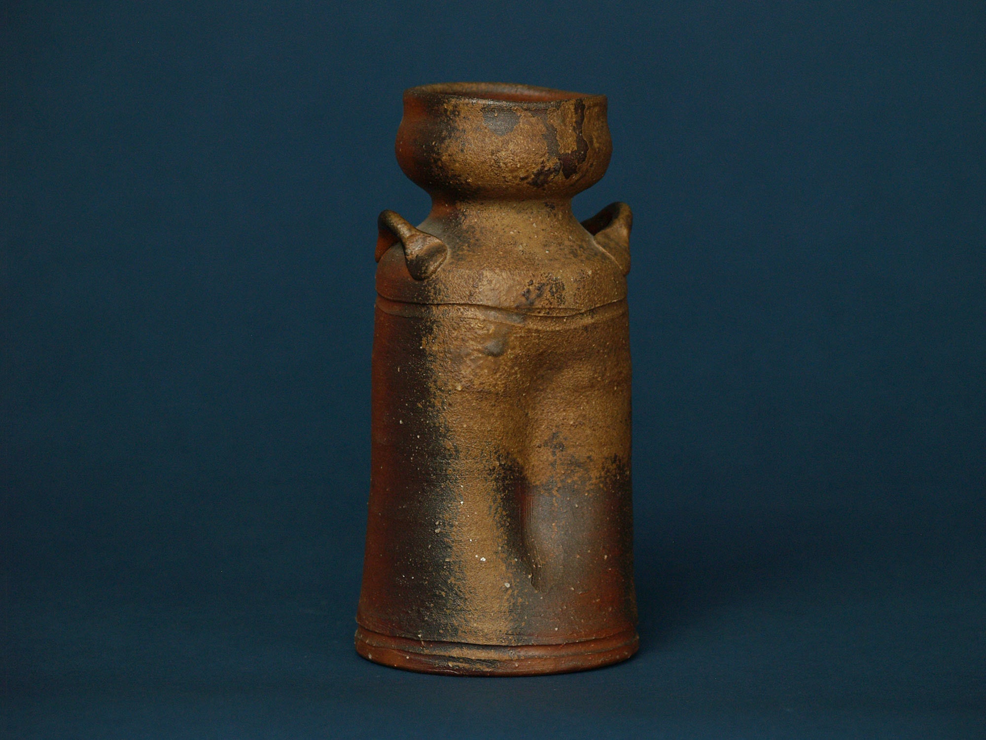 Vase à anses Hanaire de Bizen, Japon (vers 1980)..Hanaire Bizen ware vase, Japan (ca. 1980)
