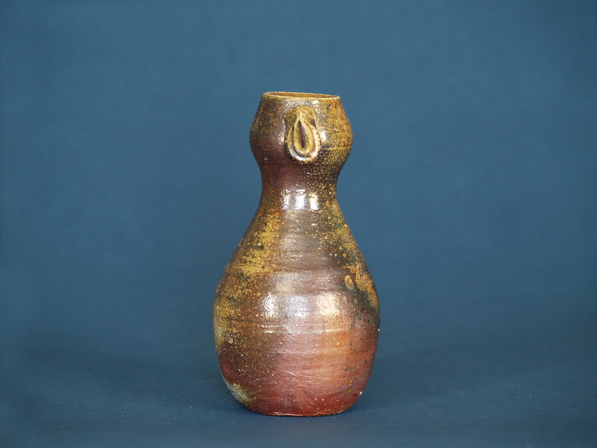 Vase Hyotan de Atsuro Yabe, Japon (vers 1980)..Hyotan Bizen ware vase by Atsuro Yabe, Japan (ca. 1980)