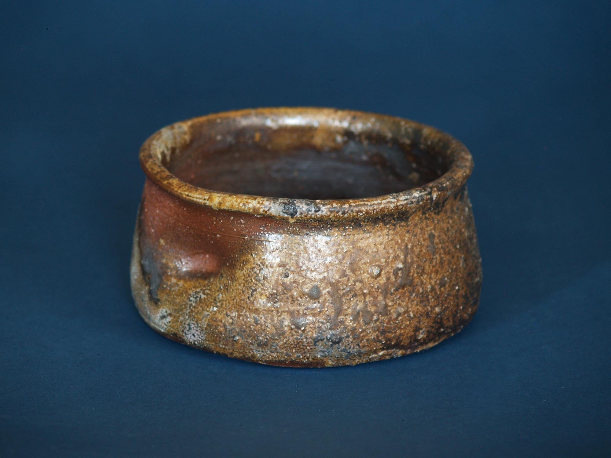 Coupe Kensui de Bizen, Japon (vers 1970)..Bizen ware Kensui bowl, Japan (ca. 1970)