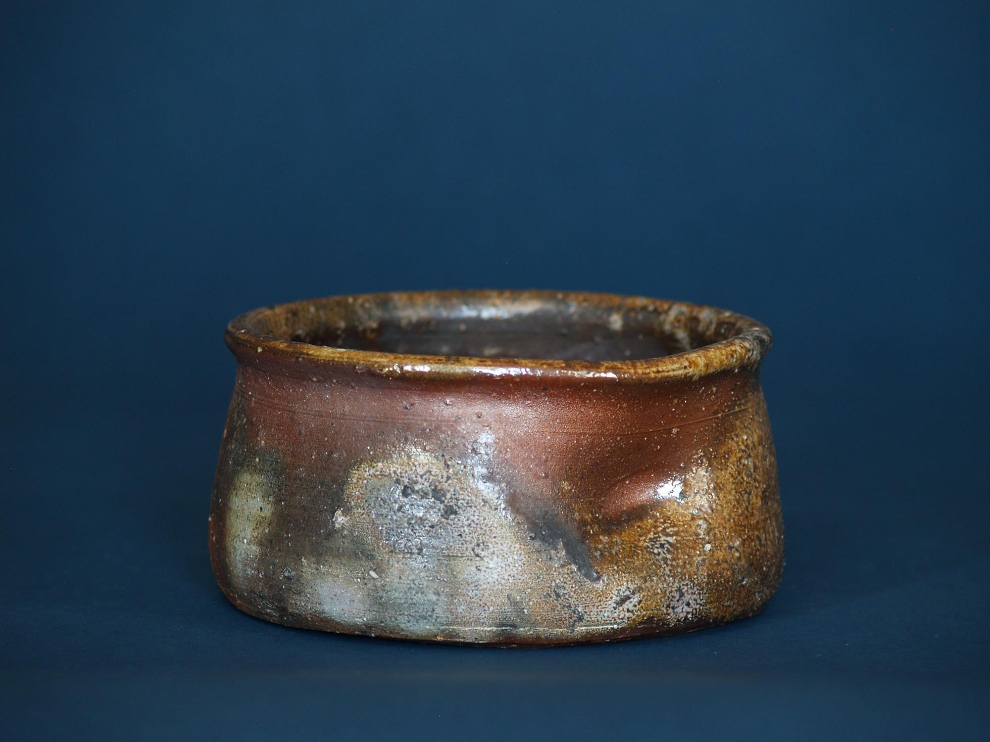 Coupe Kensui de Bizen, Japon (vers 1970)..Bizen ware Kensui bowl, Japan (ca. 1970)