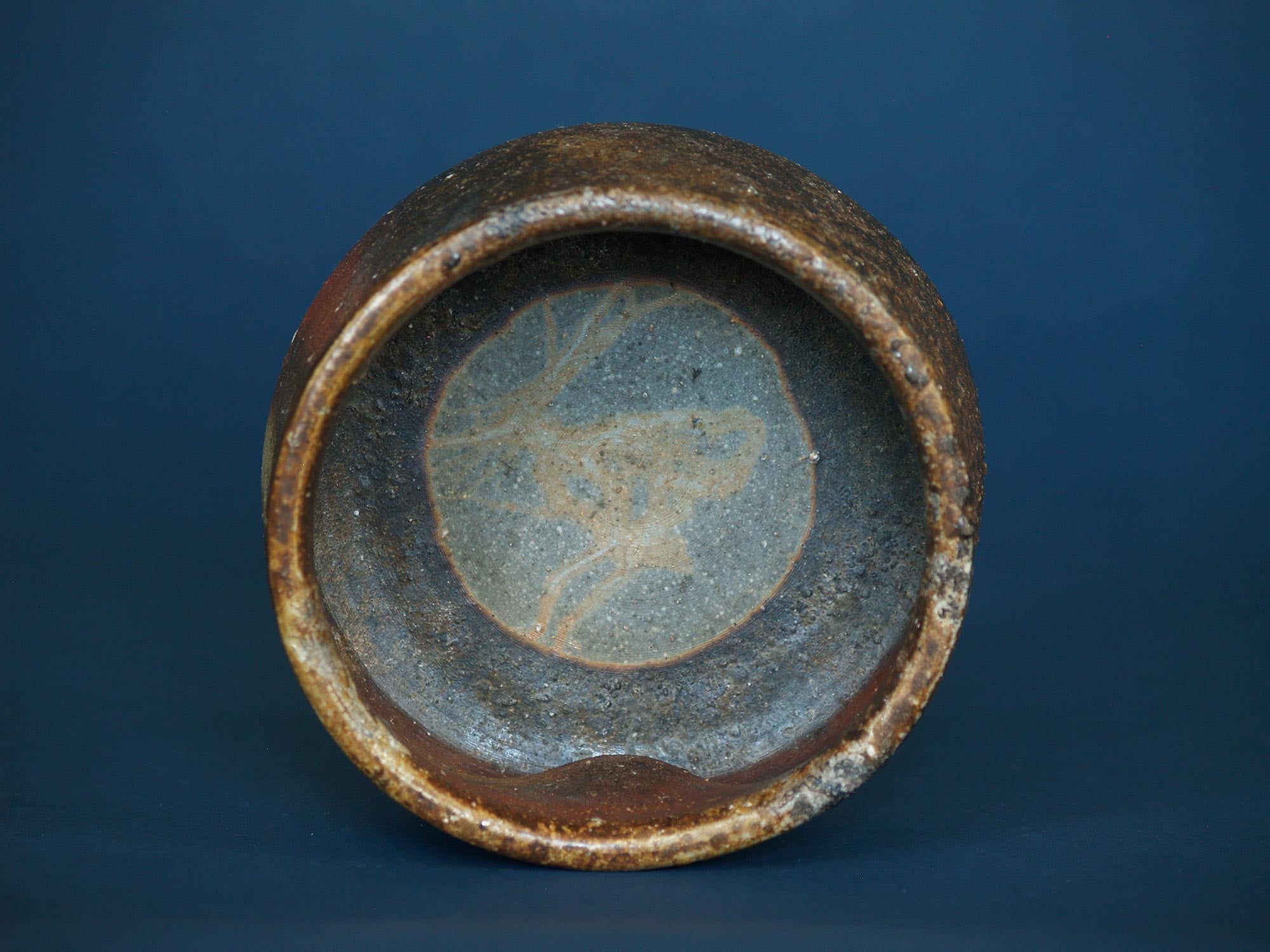 Coupe Kensui de Bizen, Japon (vers 1970)..Bizen ware Kensui bowl, Japan (ca. 1970)