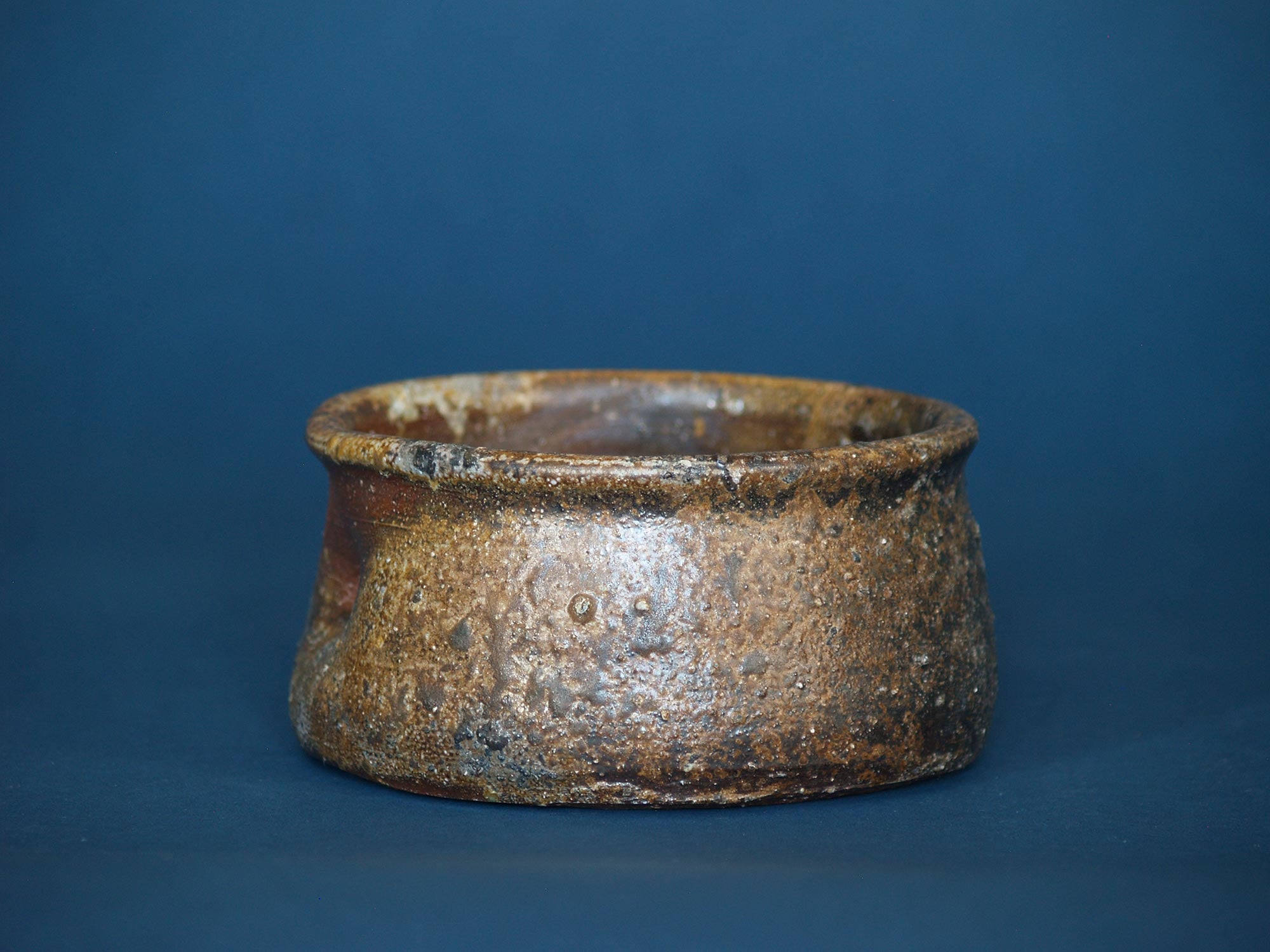 Coupe Kensui de Bizen, Japon (vers 1970)..Bizen ware Kensui bowl, Japan (ca. 1970)