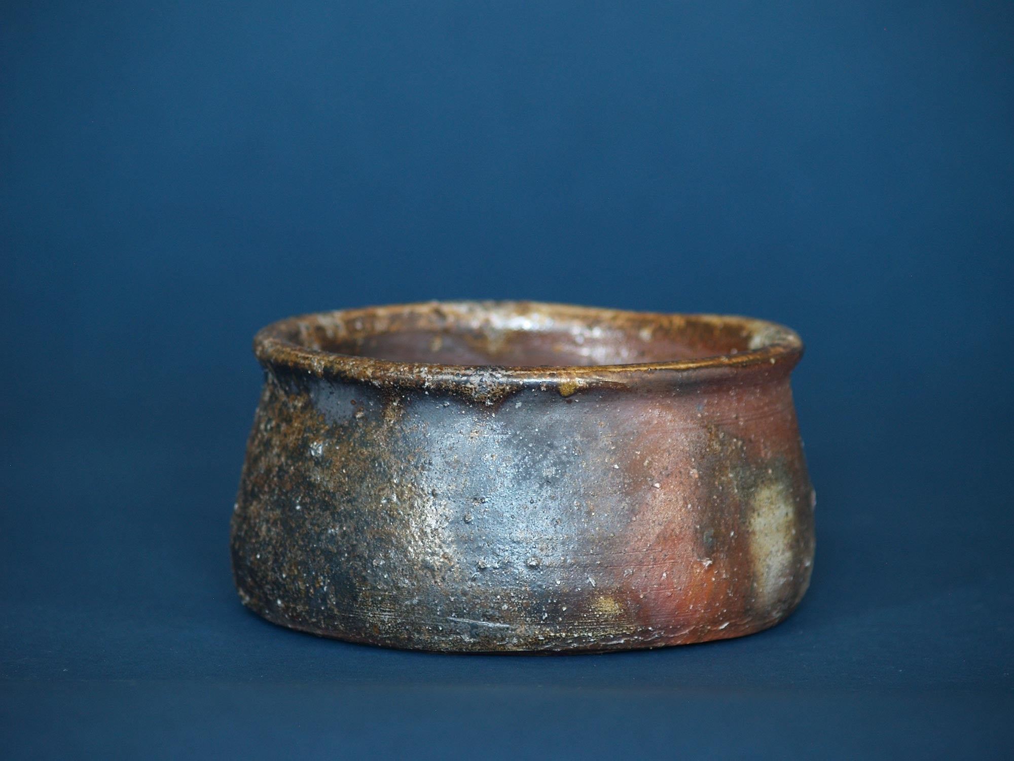 Coupe Kensui de Bizen, Japon (vers 1970)..Bizen ware Kensui bowl, Japan (ca. 1970)
