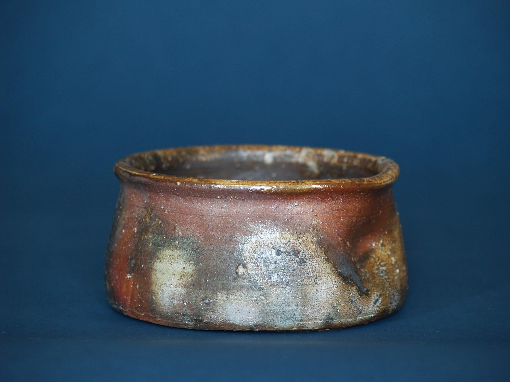 Coupe Kensui de Bizen, Japon (vers 1970)..Bizen ware Kensui bowl, Japan (ca. 1970)