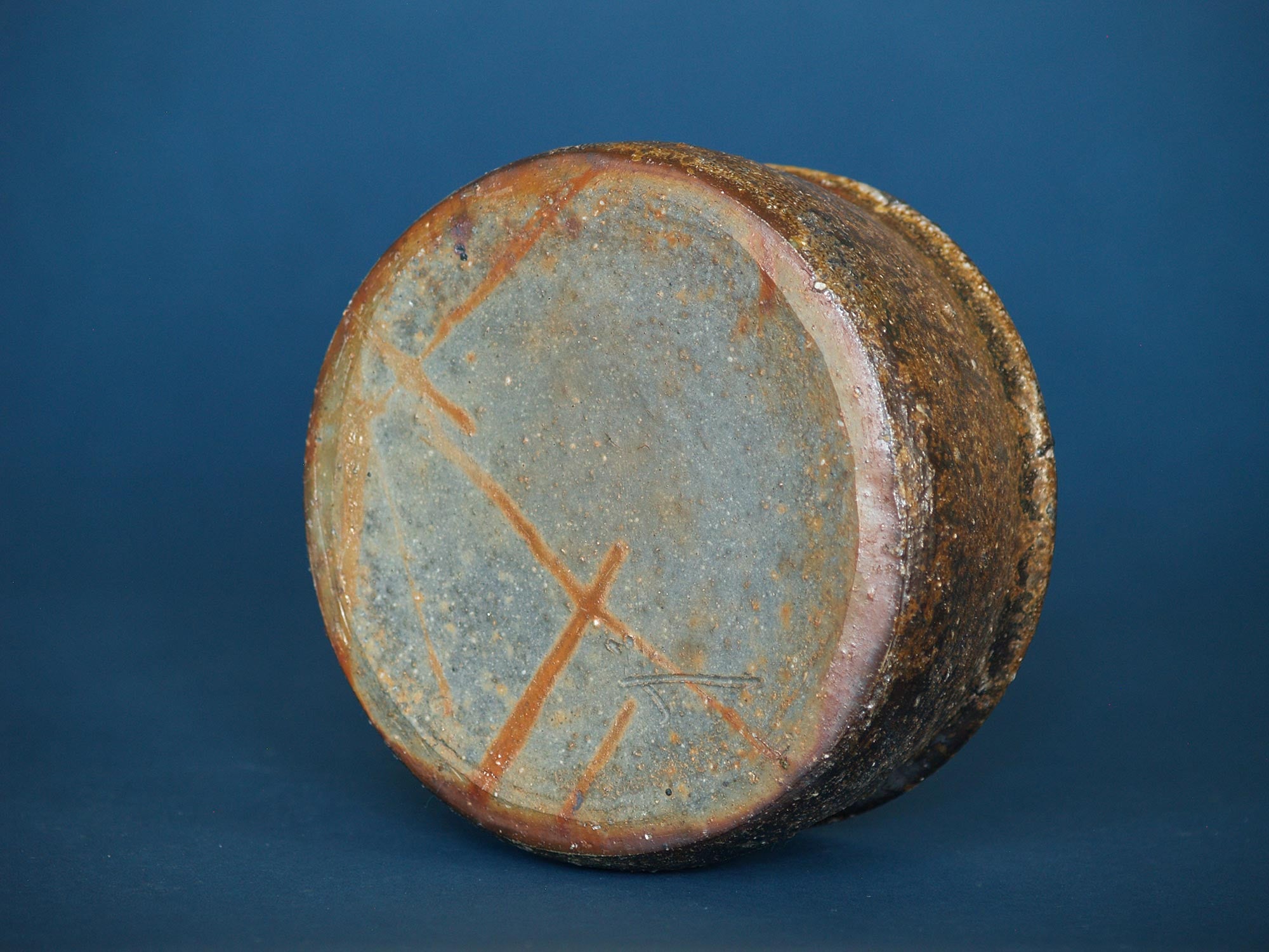 Coupe Kensui de Bizen, Japon (vers 1970)..Bizen ware Kensui bowl, Japan (ca. 1970)