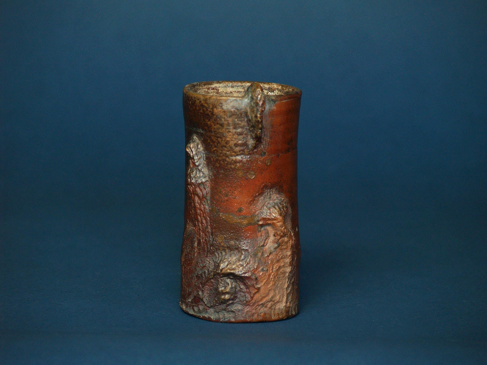 Vase Hanaire  Ko-Bizen, Japon (vers 1880)..Freeform Hanaire Ko-Bizen vase, Japan (ca. 1880)
