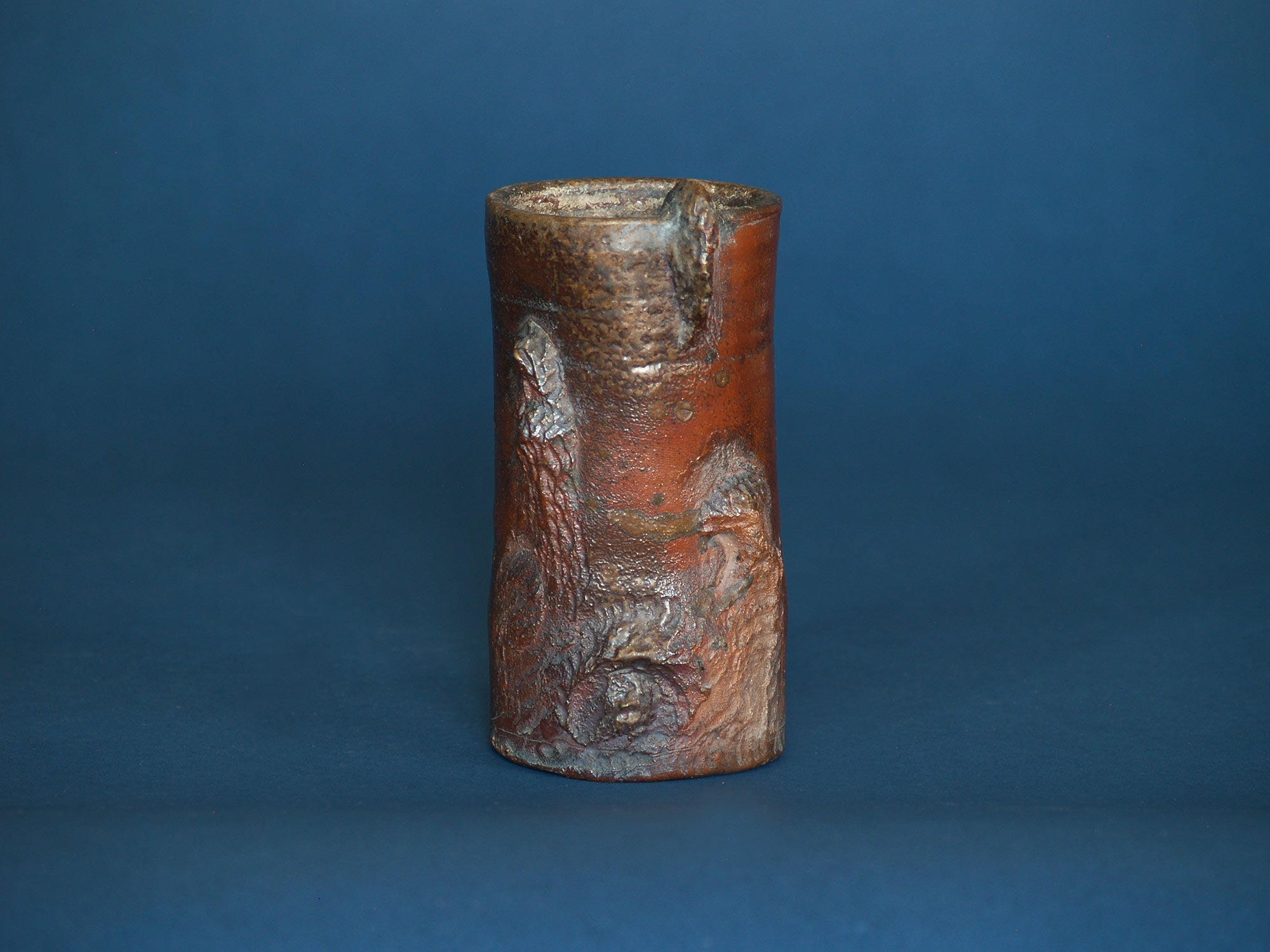 Vase Hanaire  Ko-Bizen, Japon (vers 1880)..Freeform Hanaire Ko-Bizen vase, Japan (ca. 1880)