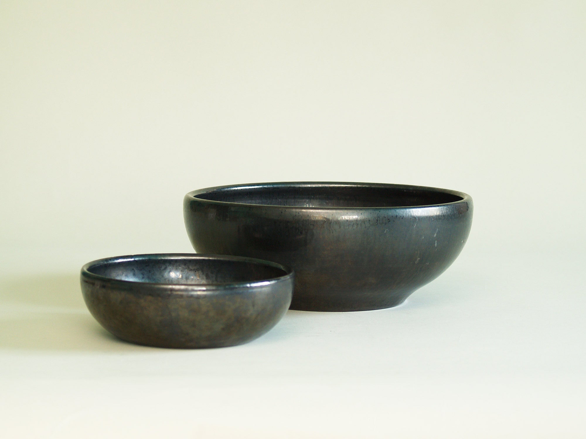 Coupe noire de Robert Picault, France (vers 1948)..Back Bowl by Robert Picault, France (circa 1948)