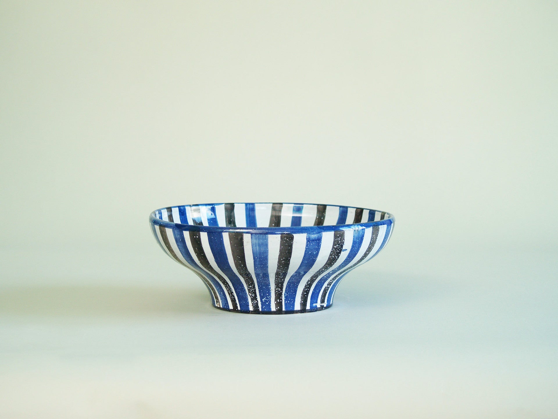Rare grande coupe de Robert Picault, France (vers 1949)..Large striped Bowl by Robert Picault, France (circa 1949)
