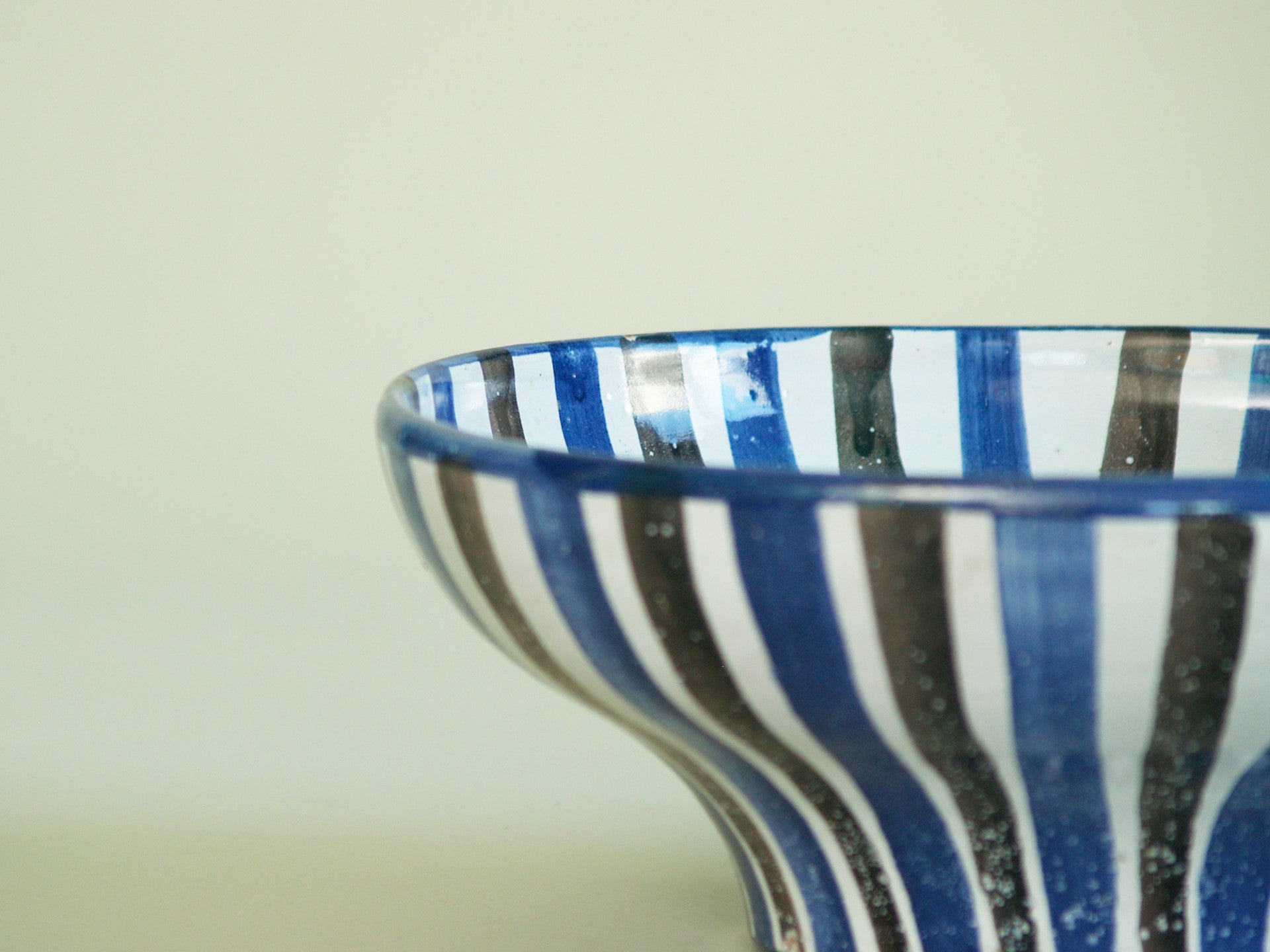 Rare grande coupe de Robert Picault, France (vers 1949)..Large striped Bowl by Robert Picault, France (circa 1949)
