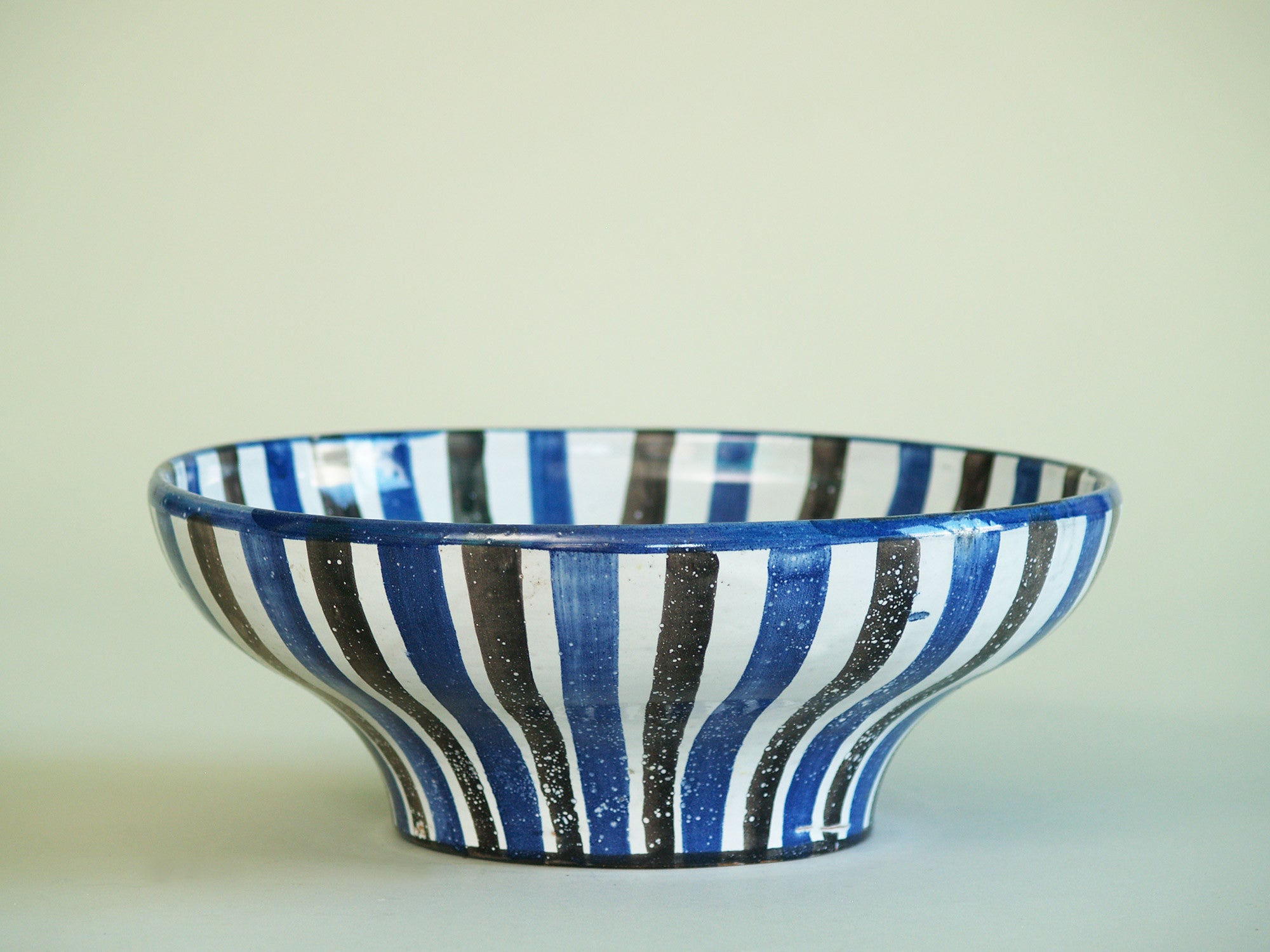Rare grande coupe de Robert Picault, France (vers 1949)..Large striped Bowl by Robert Picault, France (circa 1949)