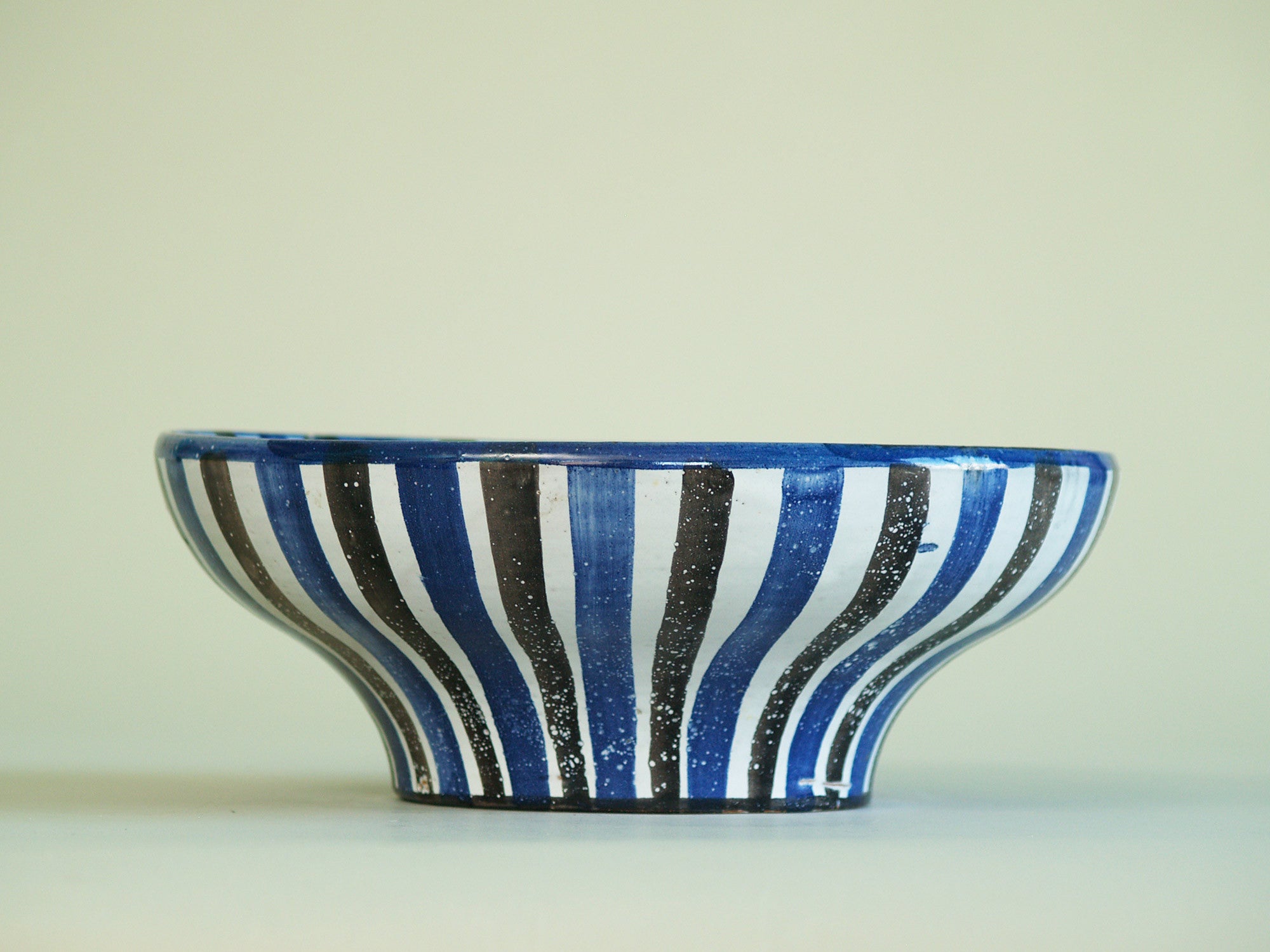 Rare grande coupe de Robert Picault, France (vers 1949)..Large striped Bowl by Robert Picault, France (circa 1949)